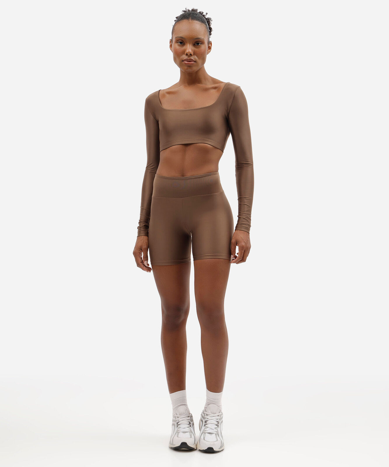cropped esportivo feminino de poliamida decote quadrado manga longa marrom