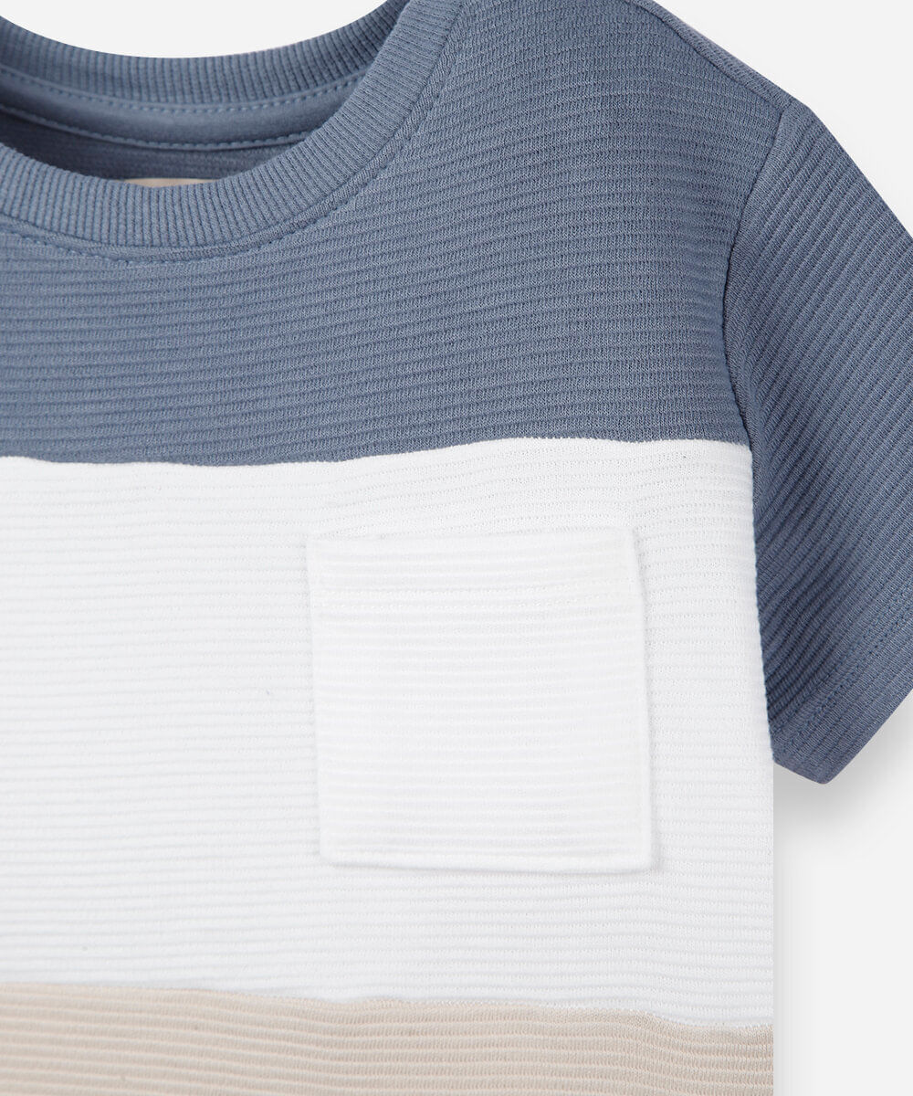 camiseta infantil de algodão com recortes e bolso texturizada colorida