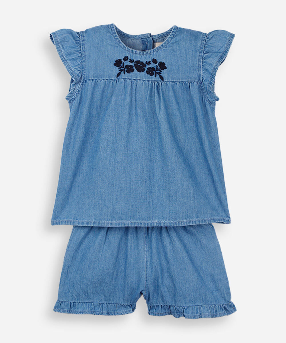 conjunto curto infantil jeans com bordado floral azul