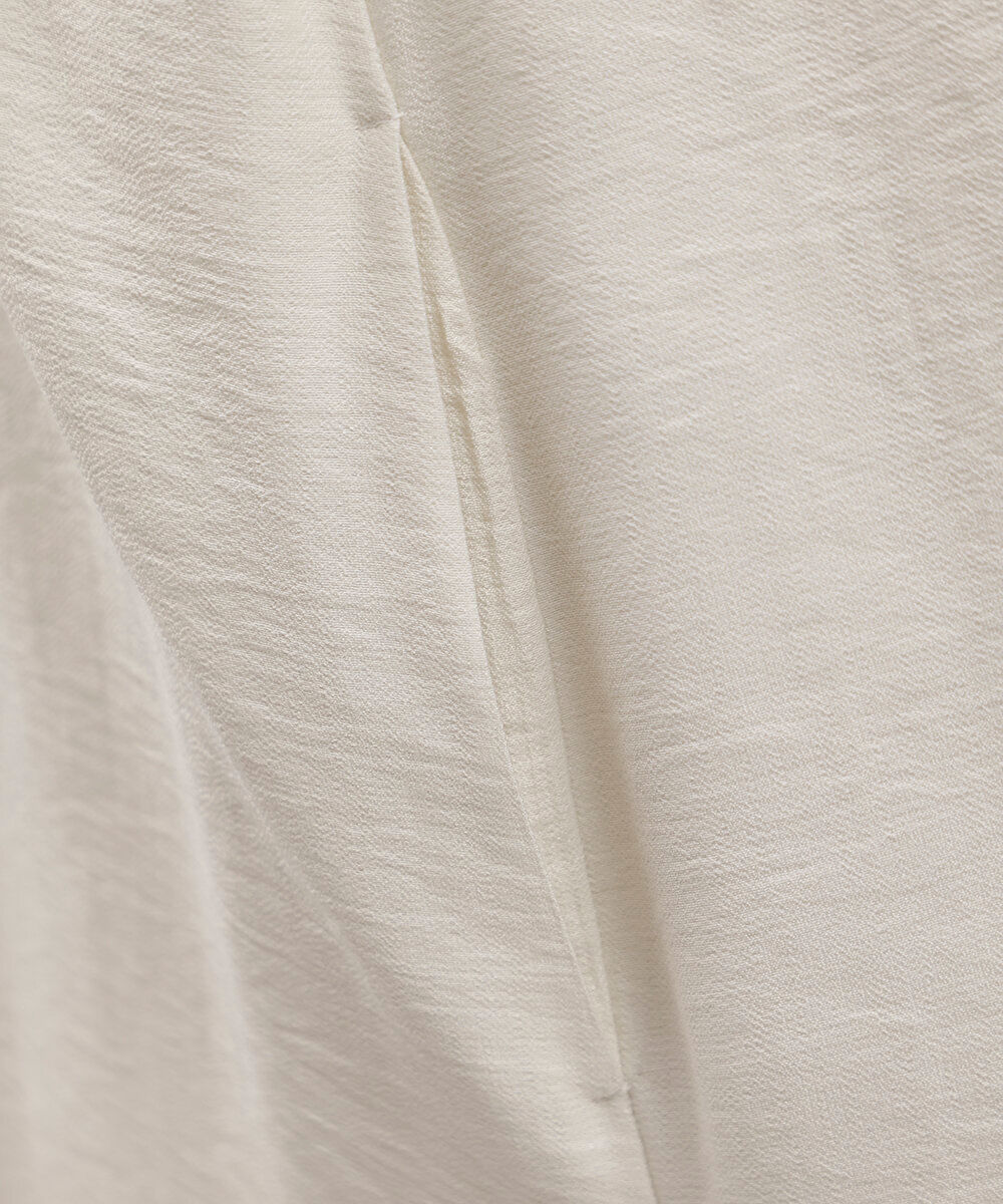 vestido midi feminino alça fina com recorte e bolsos texturizado plus size off white