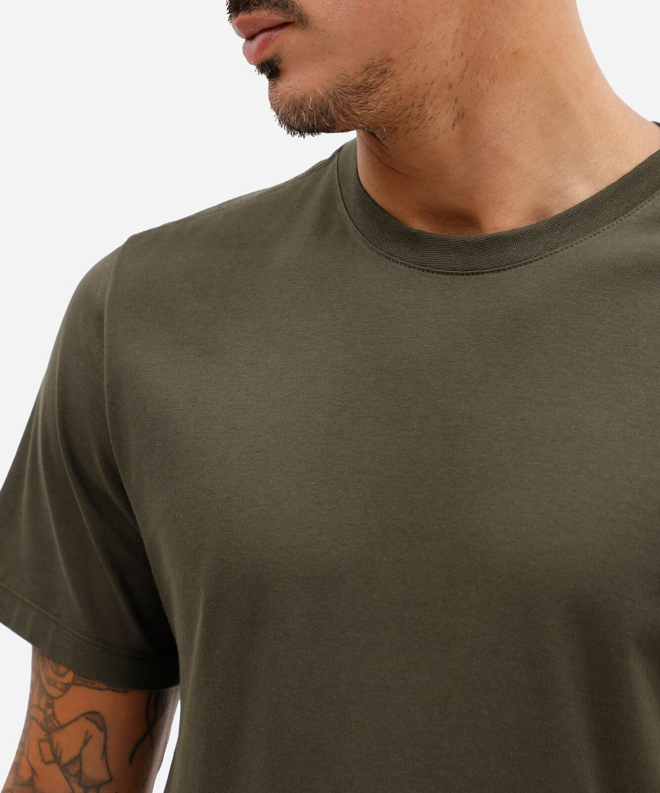 camiseta masculina básica comfort de malha verde