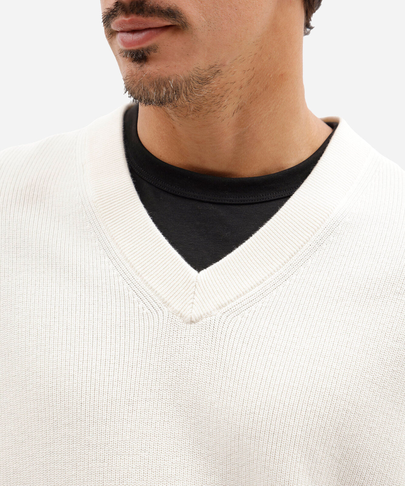 colete oversized masculino de tricot gola v off white