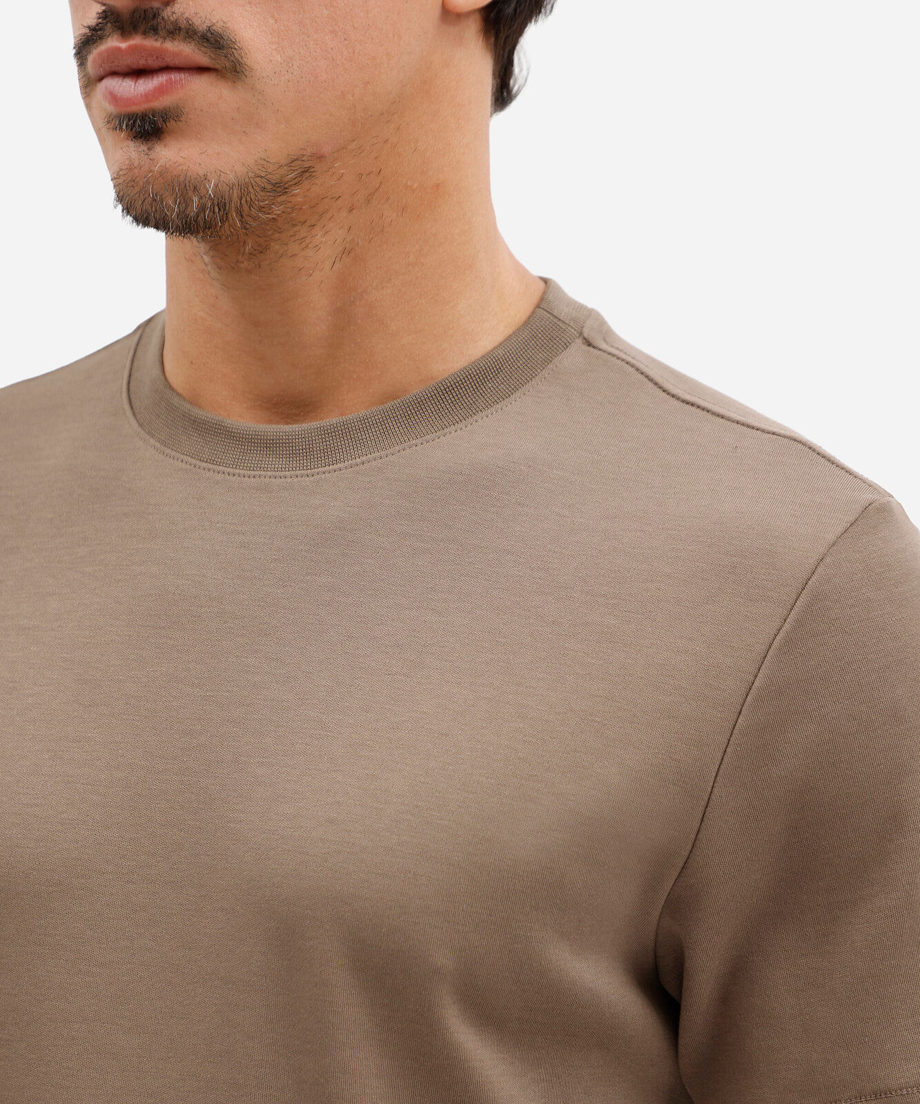 camiseta slim fit masculina de algodão peruano manga curta bege