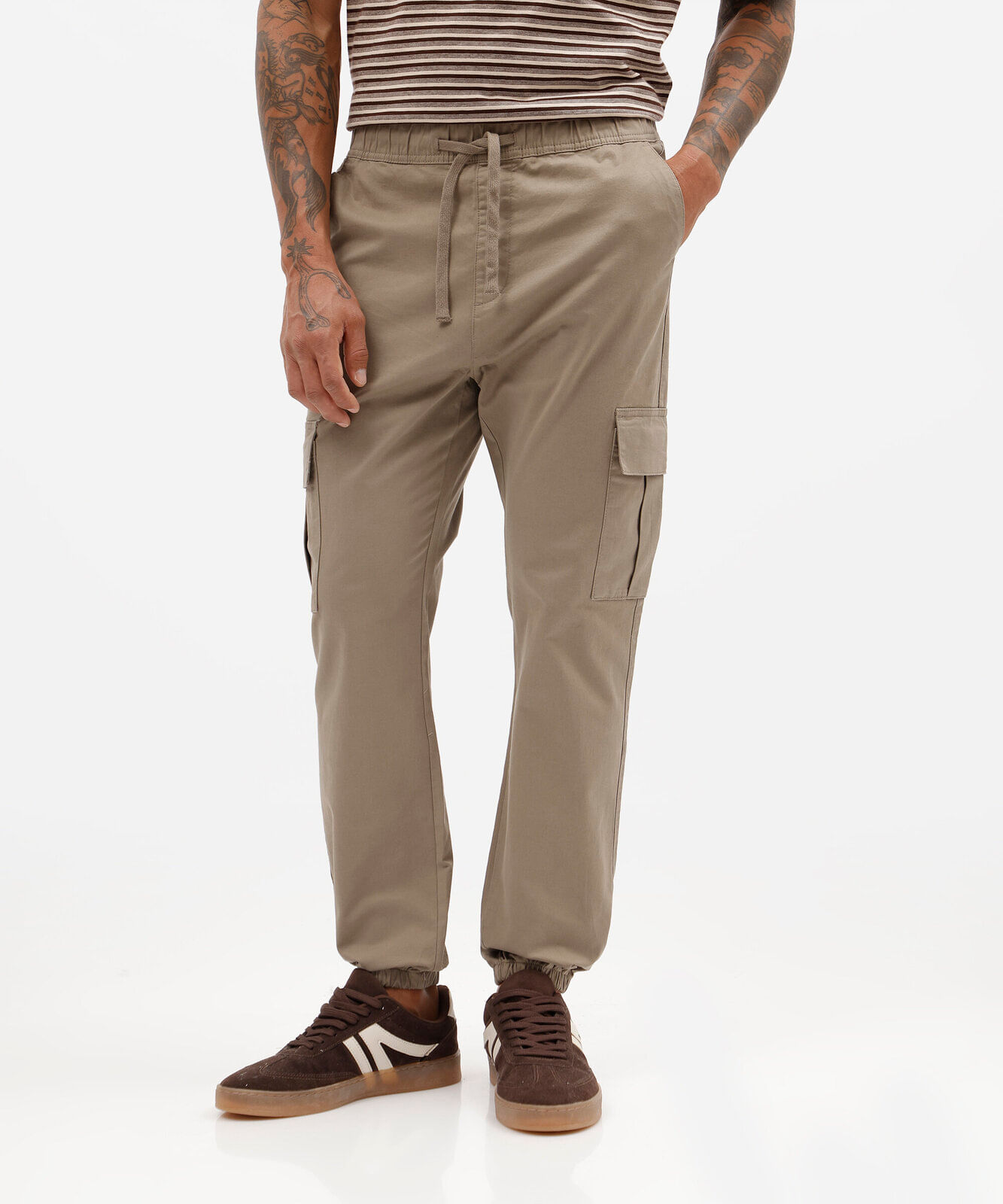 calça jogger cargo masculina de sarja cós elástico bege