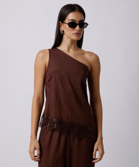 blusa ombro único feminina com linho e renda mindset marrom