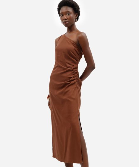 vestido midi feminino com linho ombro único franzido marrom