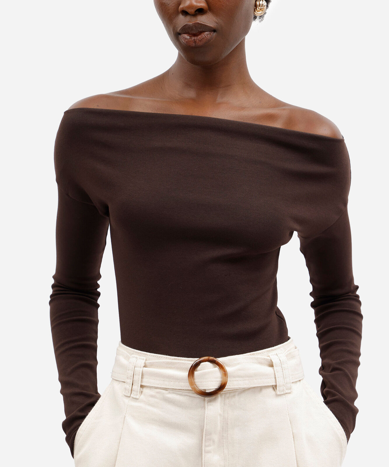 blusa feminina de algodão decote canoa manga longa canelada marrom