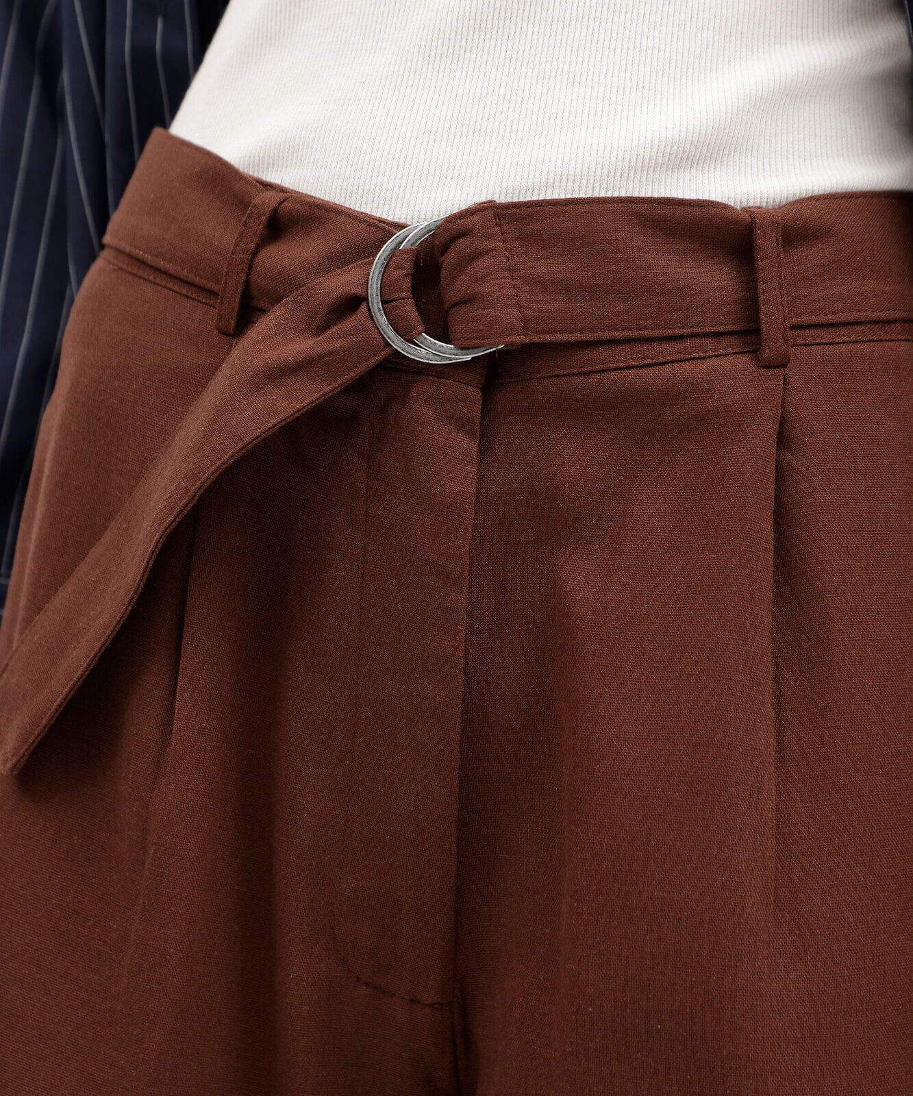 short feminino com linho e cinto marrom