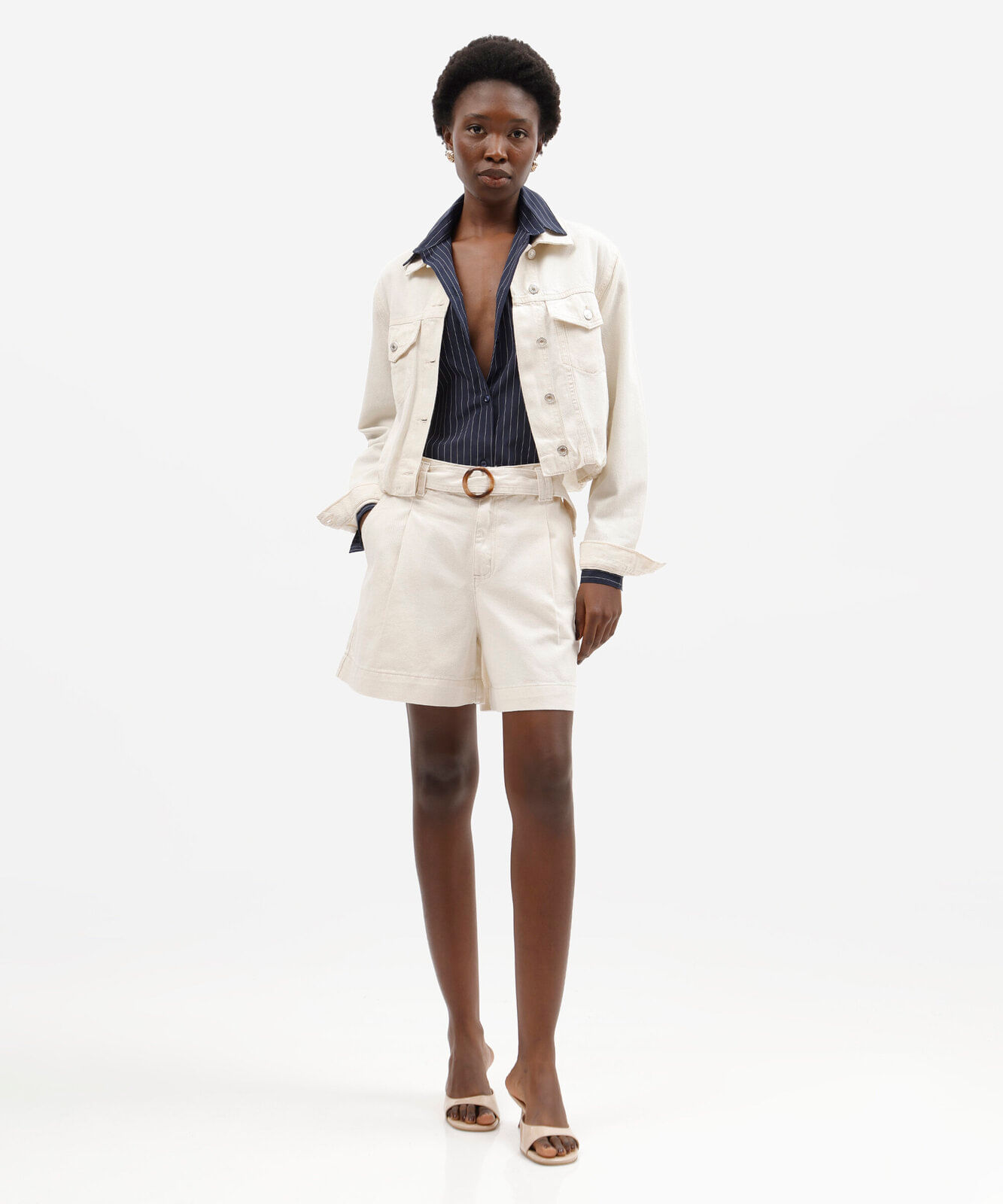 short feminino de sarja com cinto off white