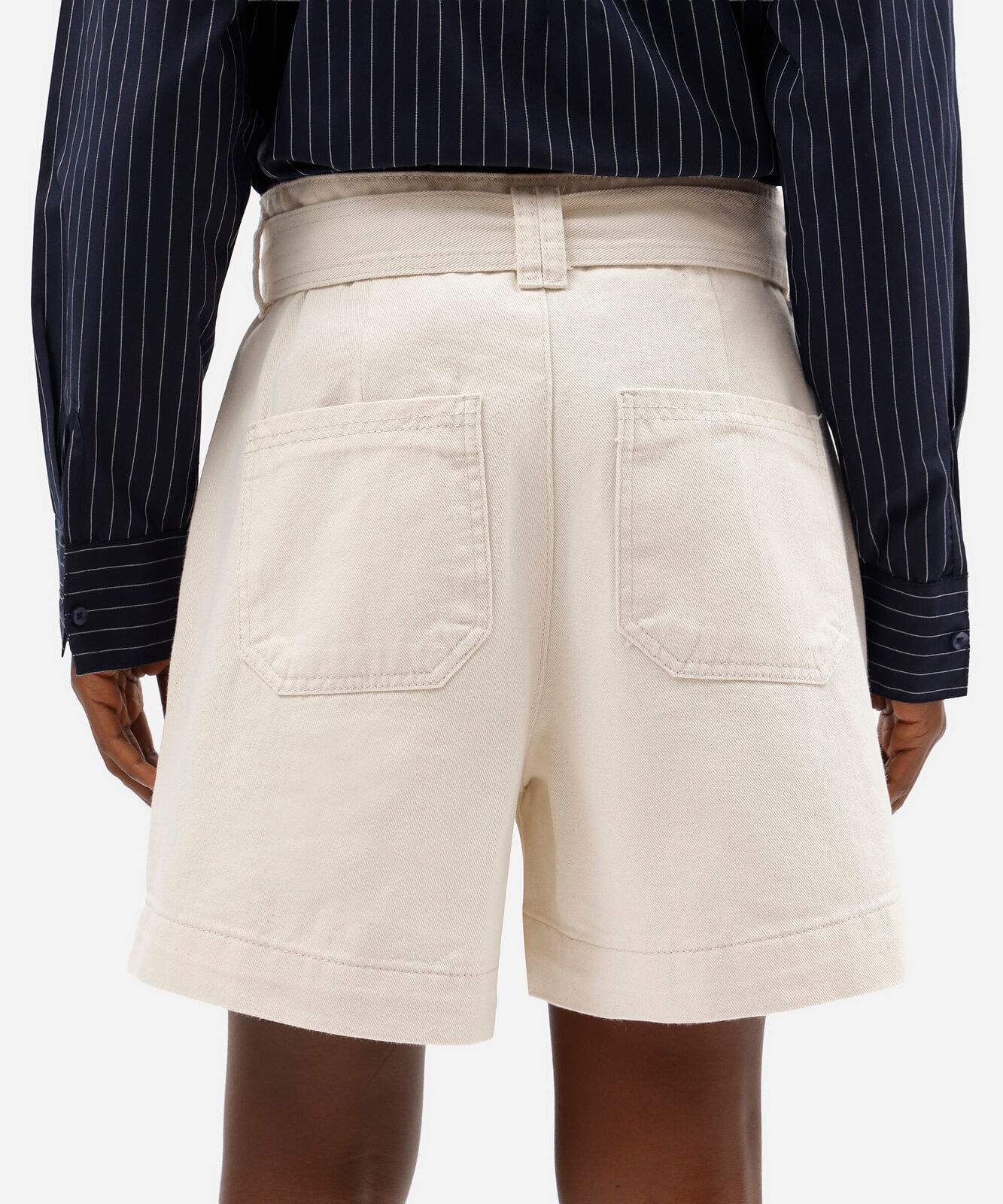 short feminino de sarja com cinto off white