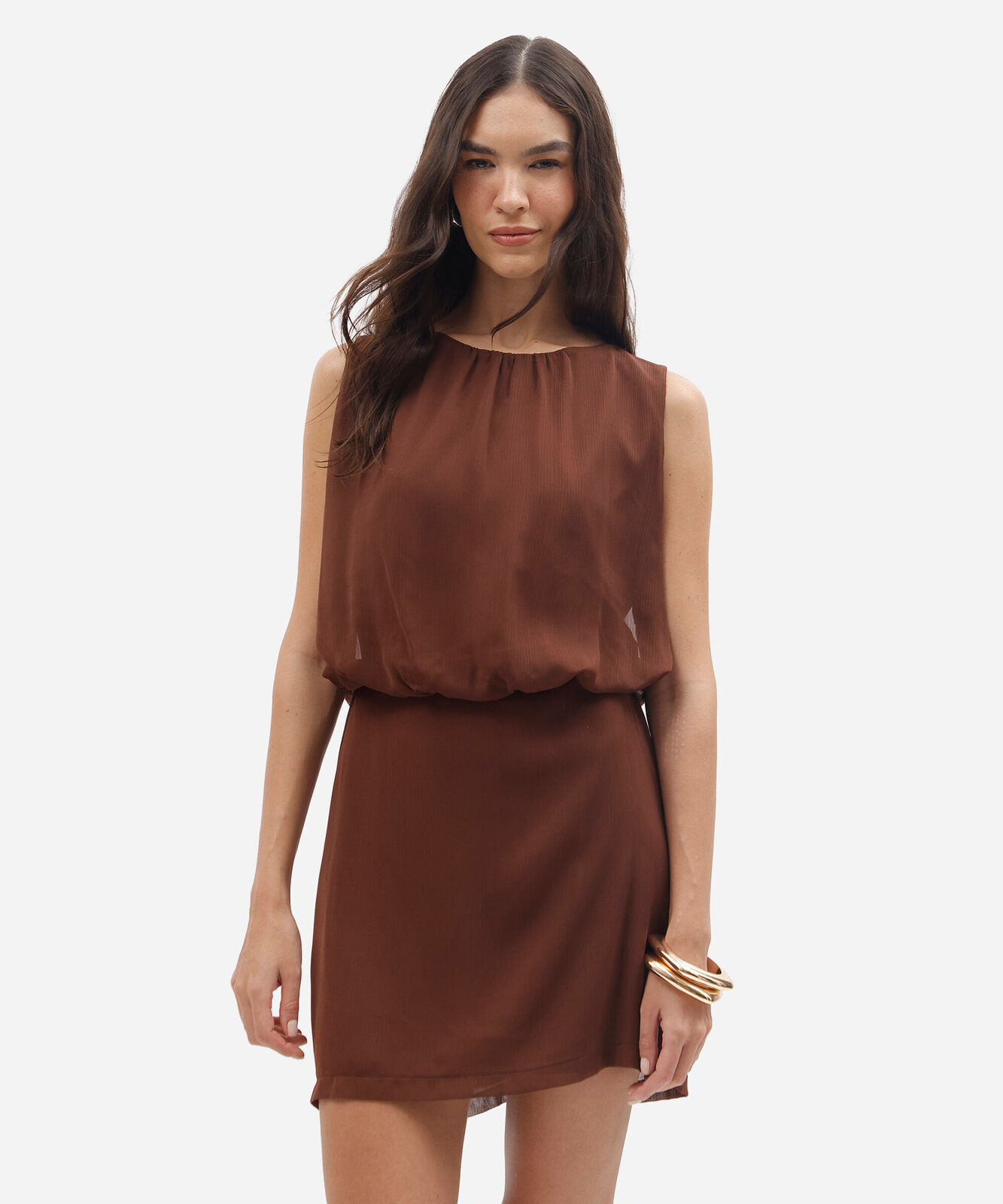 vestido curto feminino blusê decote redondo marrom