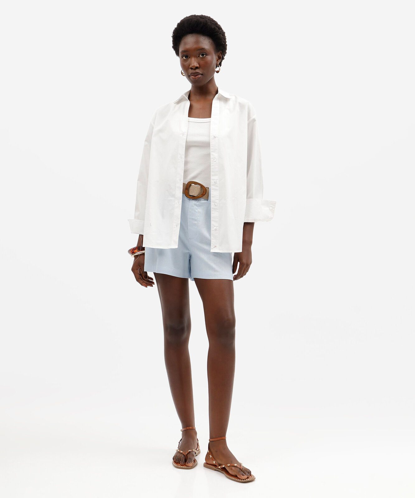 short feminino de alfaiataria com linho e cinto azul