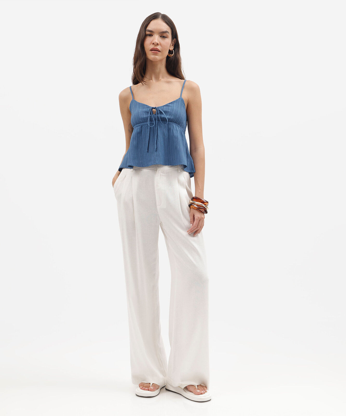 blusa alça fina feminina com amarração texturizada azul