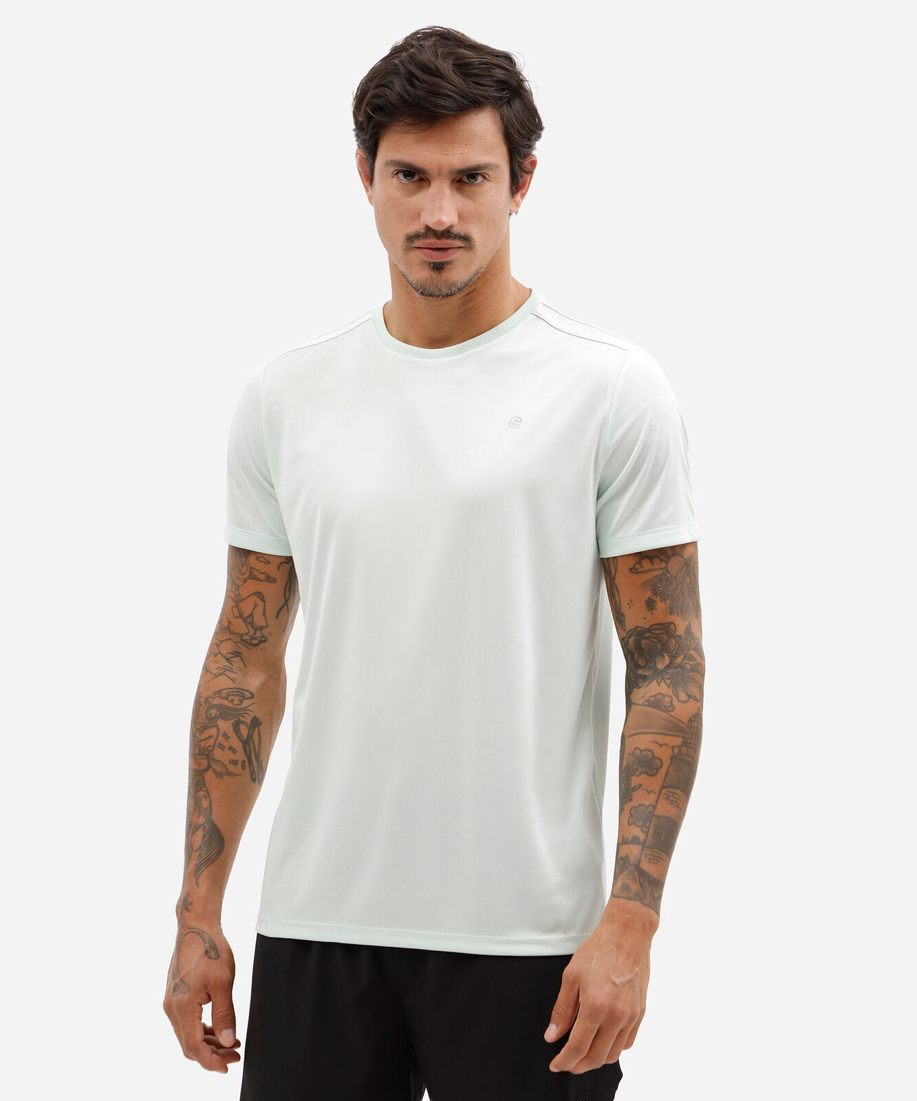 camiseta esportiva masculina com listras verde