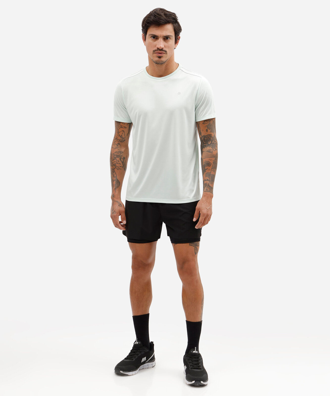 camiseta esportiva masculina com listras verde