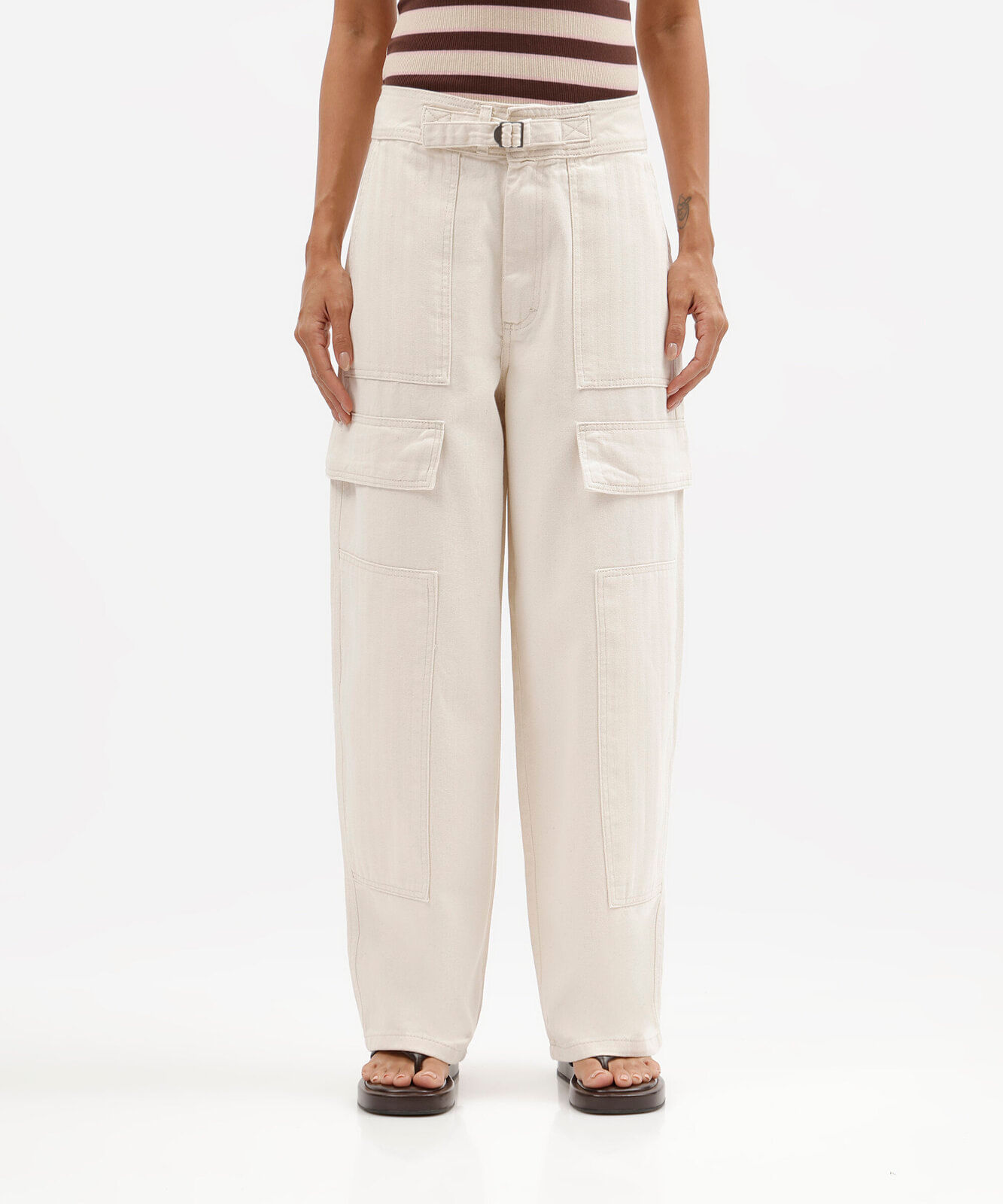 calça baggy cargo feminina de sarja cintura média off white