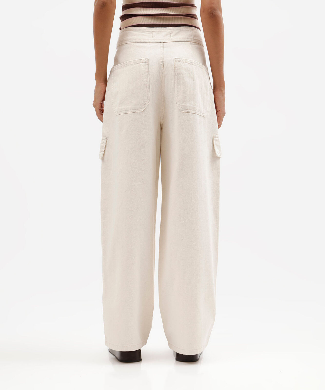 calça baggy cargo feminina de sarja cintura média off white