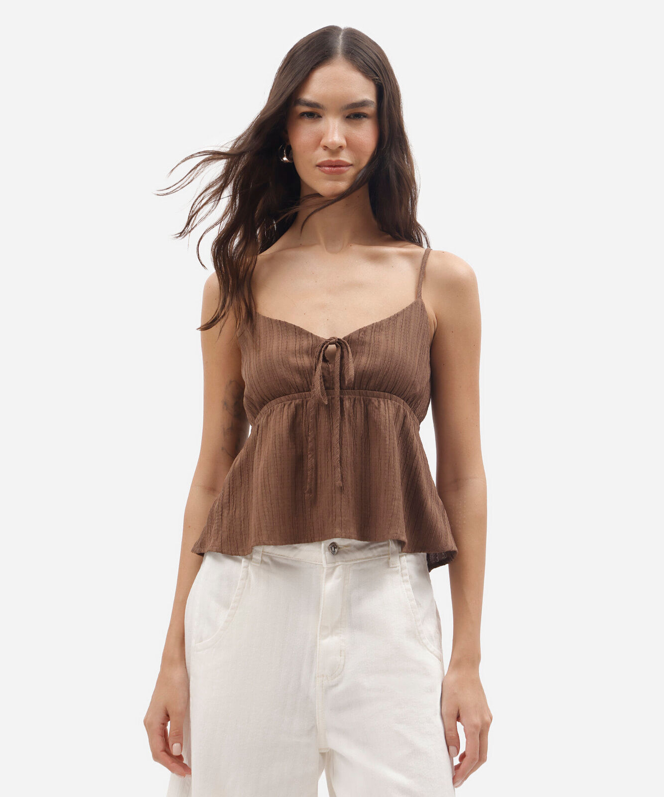 blusa alça fina feminina com amarração texturizada marrom