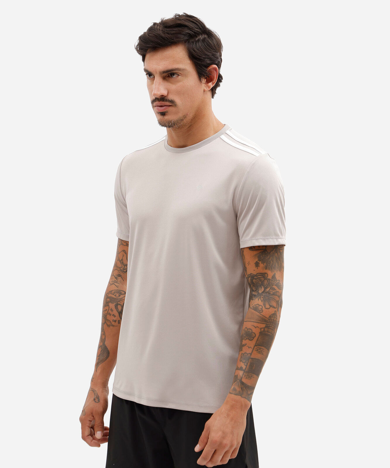 camiseta esportiva masculina com listras cinza
