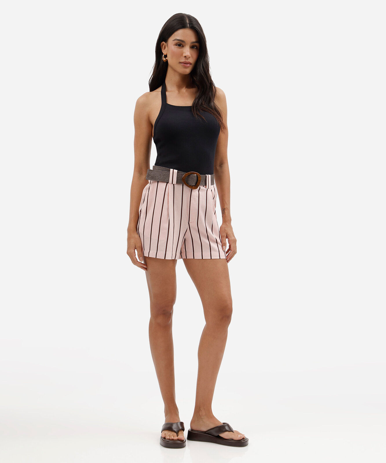 short feminino listrado com linho e cinto rosa