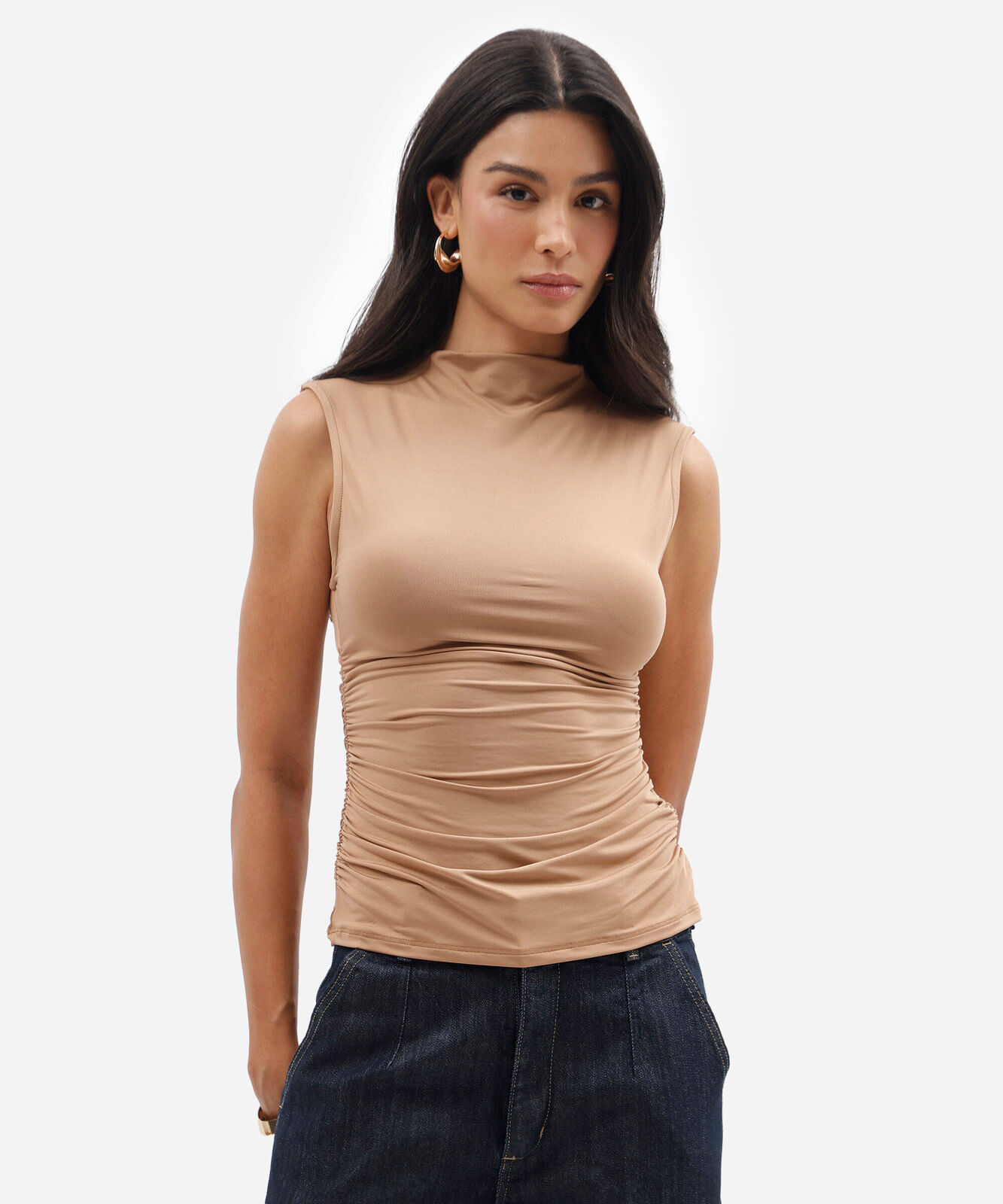 blusa feminina gola alta franzida marrom