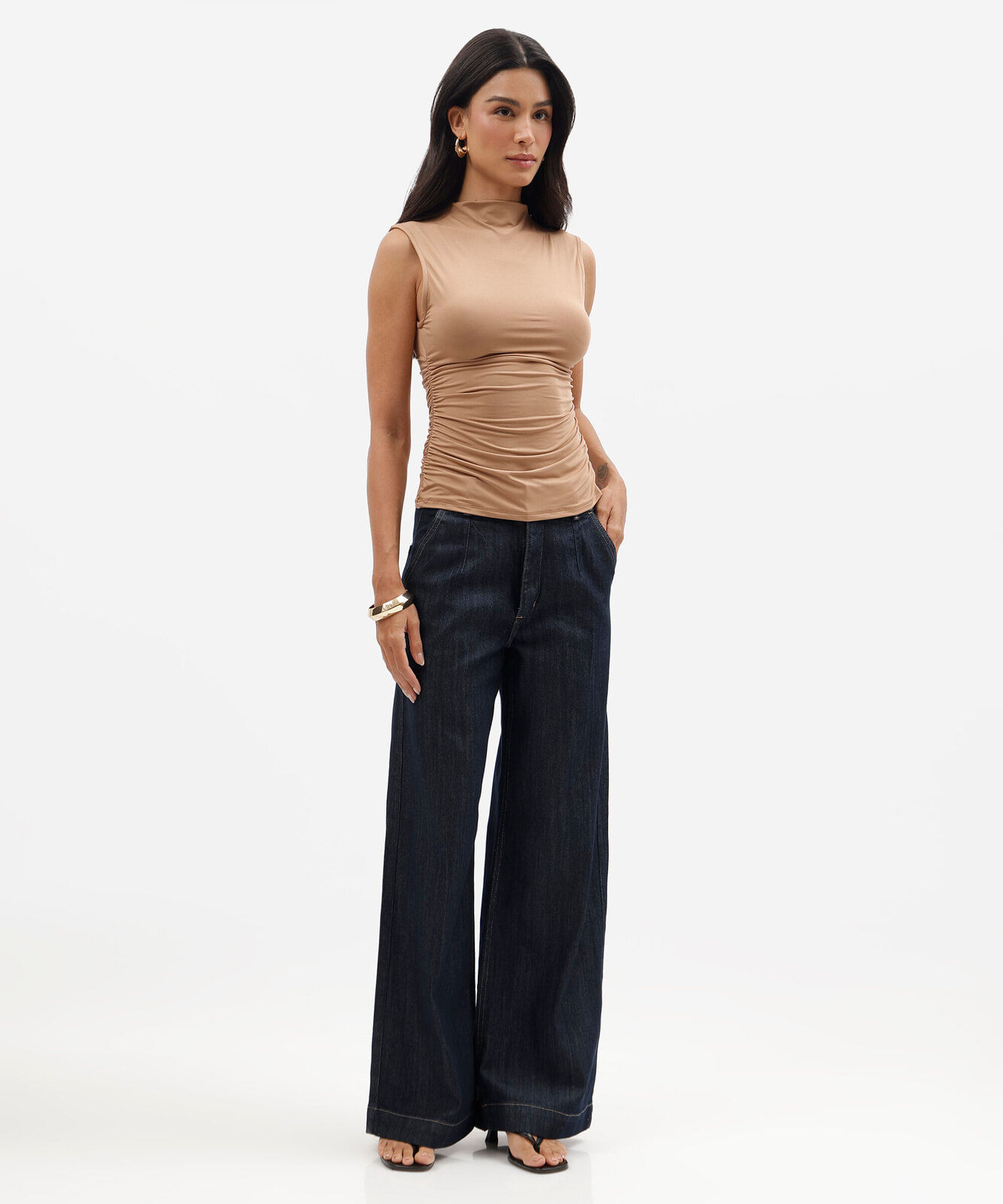 blusa feminina gola alta franzida marrom