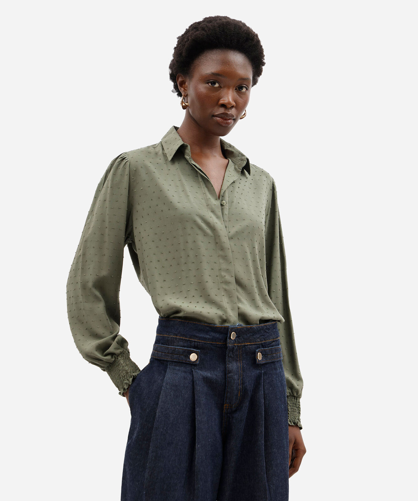 camisa feminina de viscose texturizada poá verde