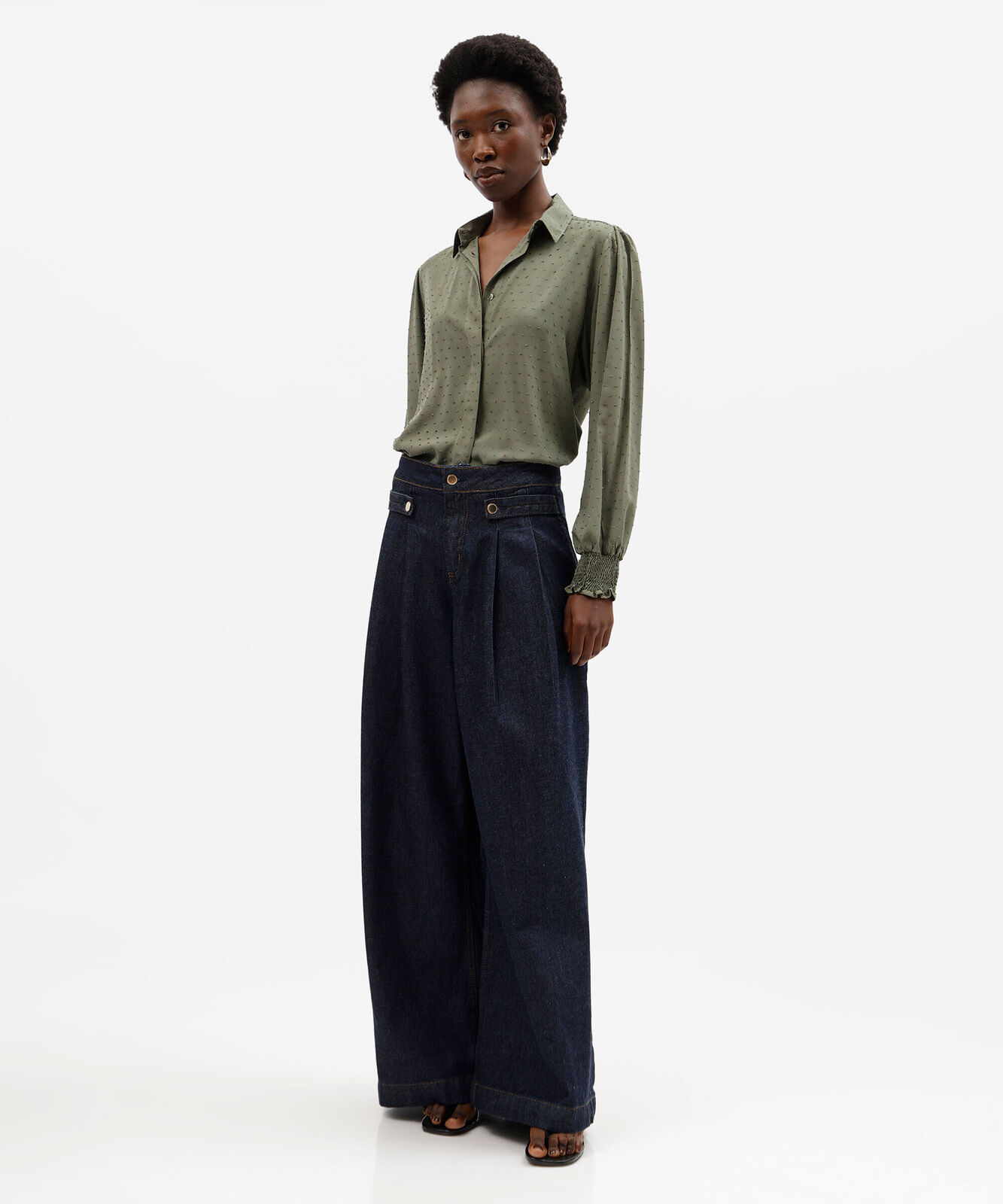 camisa feminina de viscose texturizada poá verde