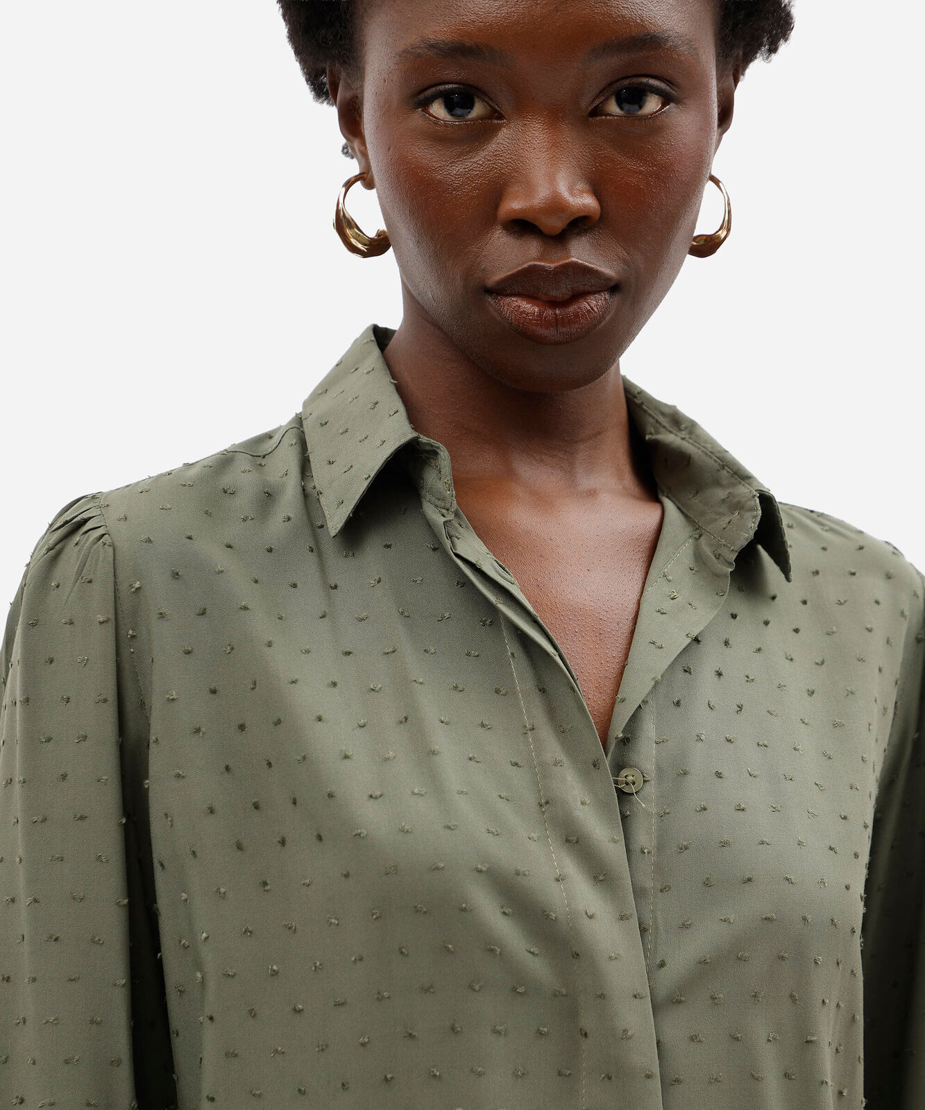 camisa feminina de viscose texturizada poá verde