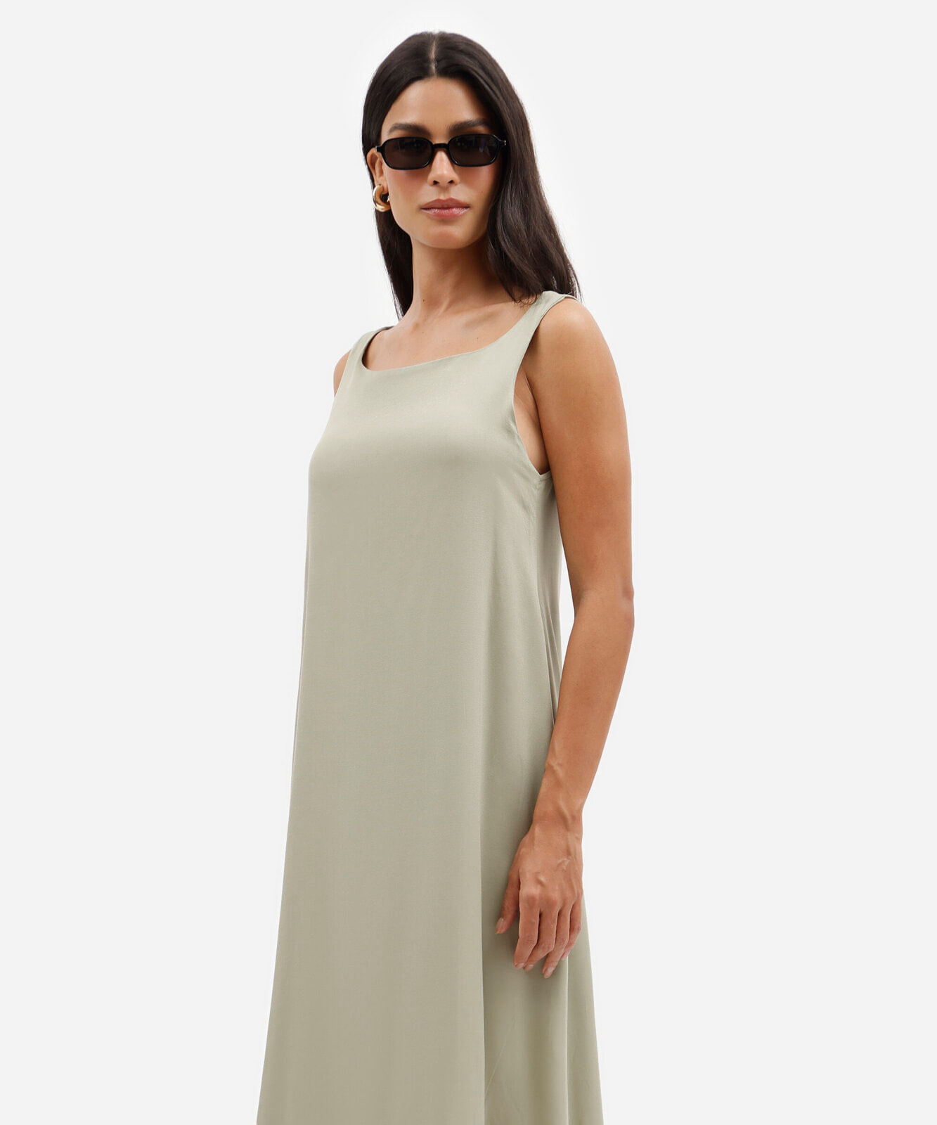 vestido longo feminino de viscose decote canoa com bolsos básico verde