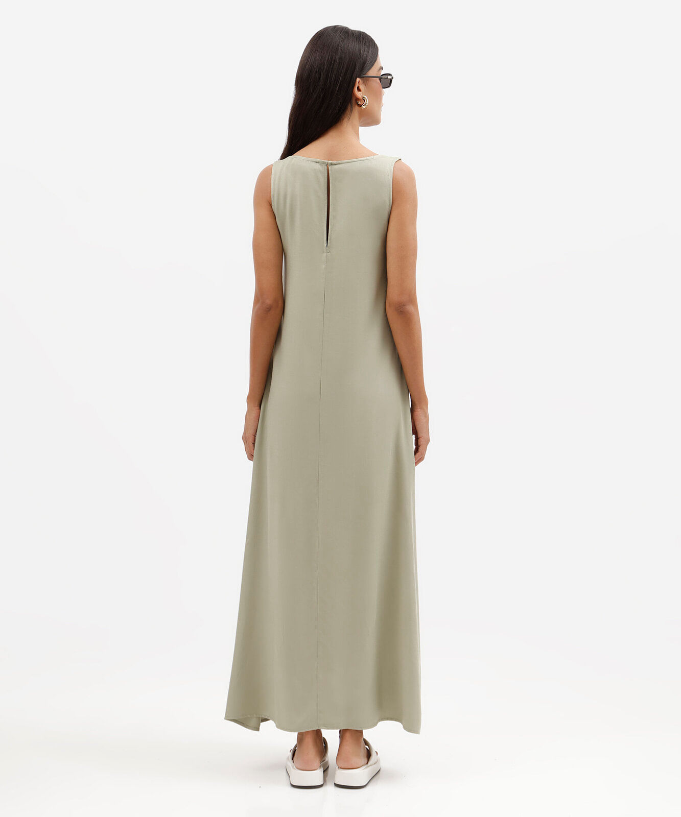 vestido longo feminino de viscose decote canoa com bolsos básico verde