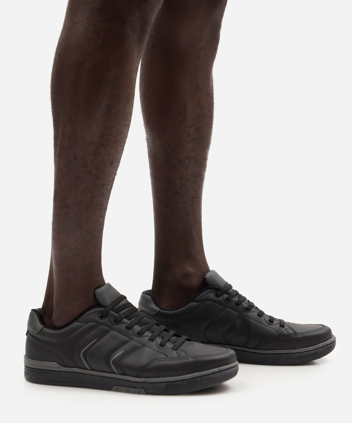 sapatênis masculino com recortes preto