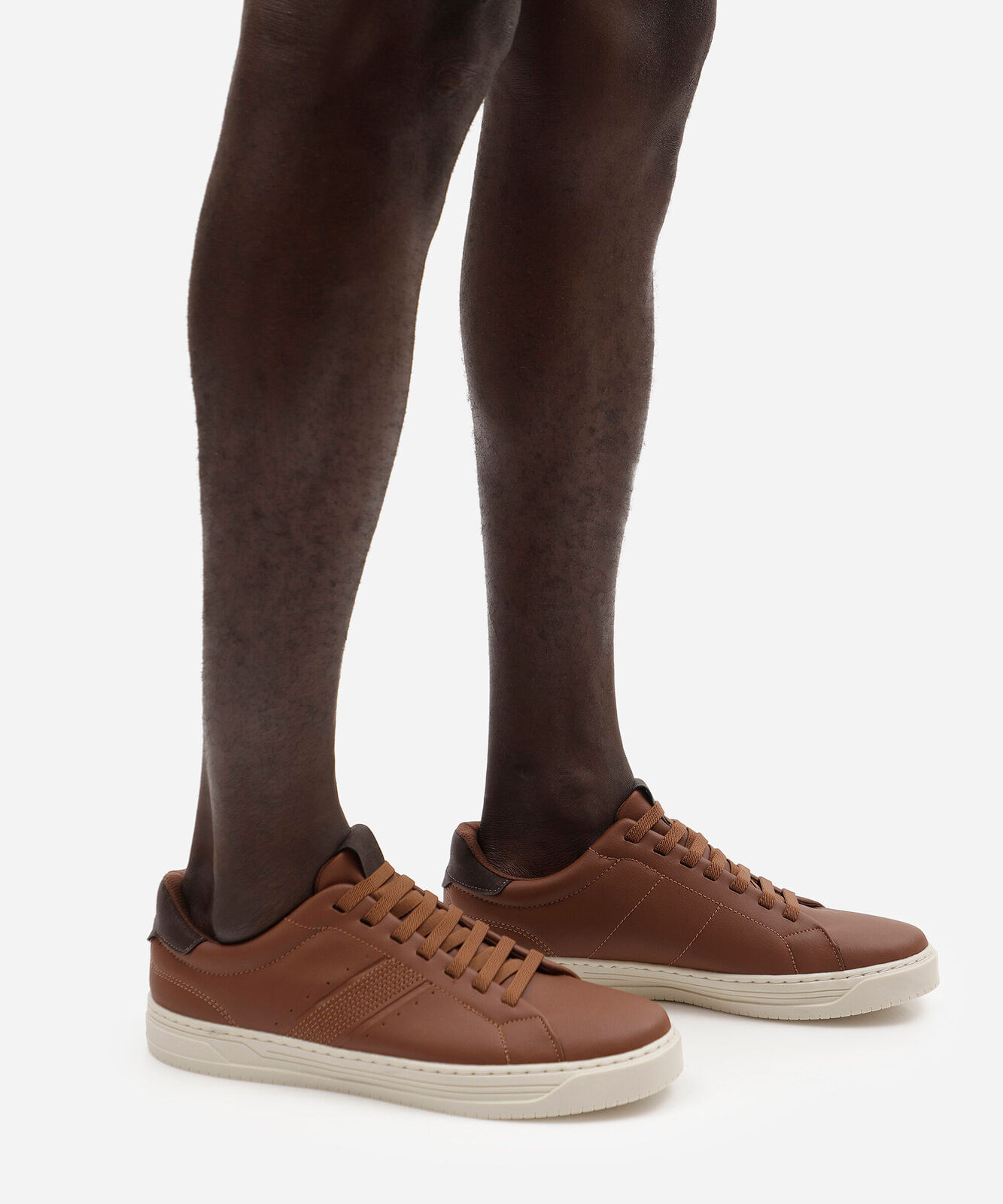 sapatênis masculino com textura marrom