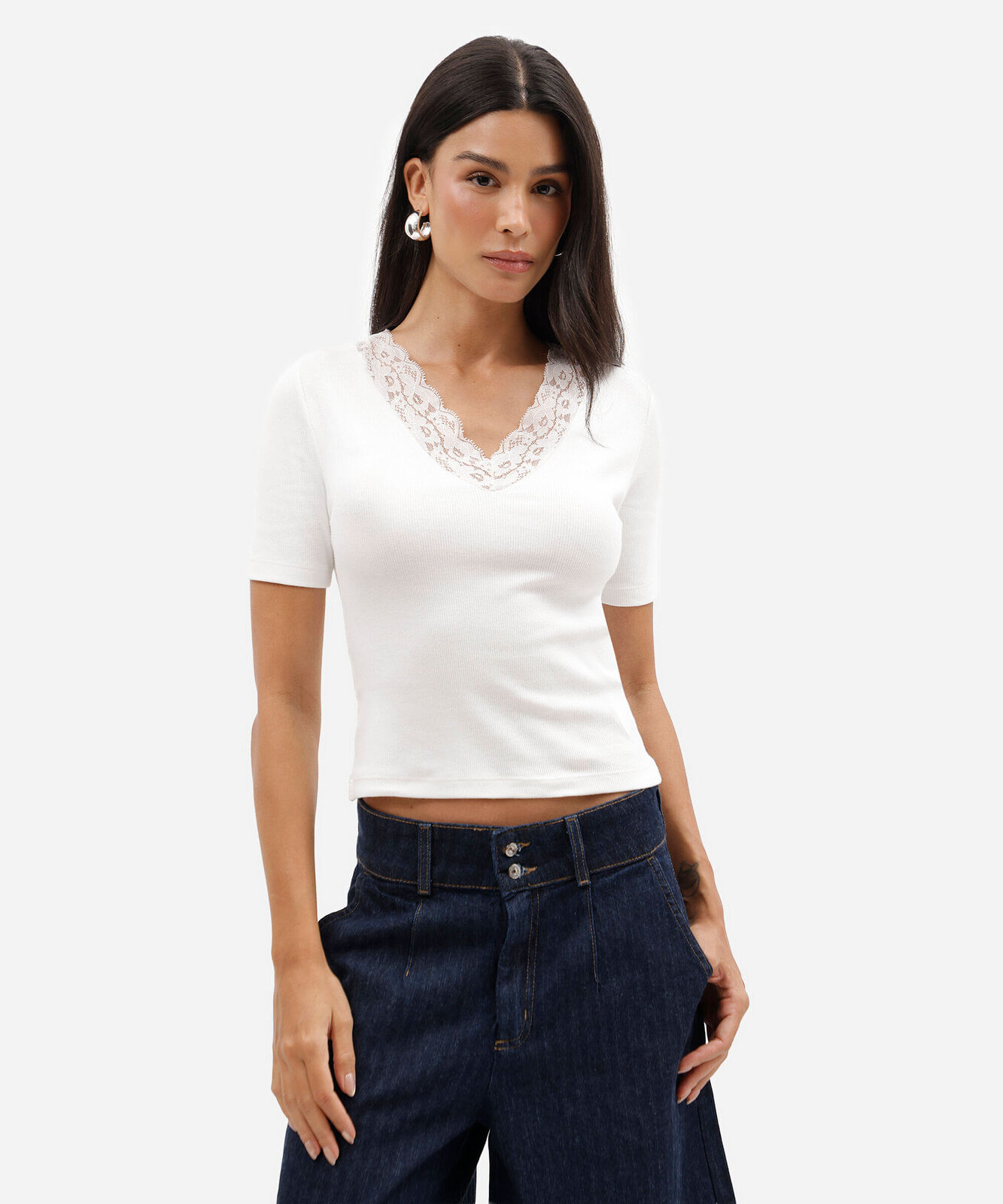 blusa feminina de algodão decote v com renda manga curta canelada off white
