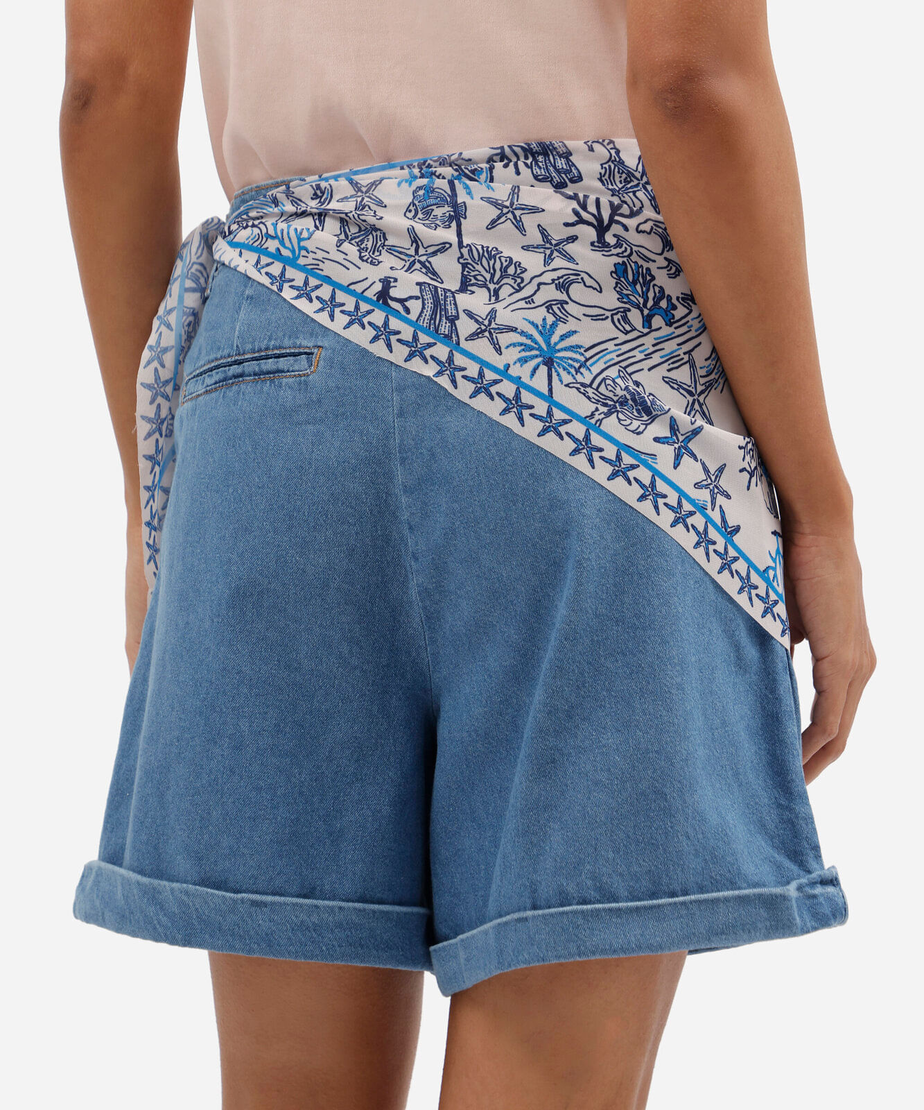 bermuda feminina jeans cintura alta com lenço azul