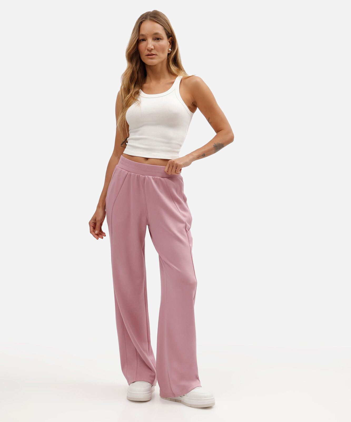 calça reta feminina com viscose e recortes cós elástico scuba básica rosa