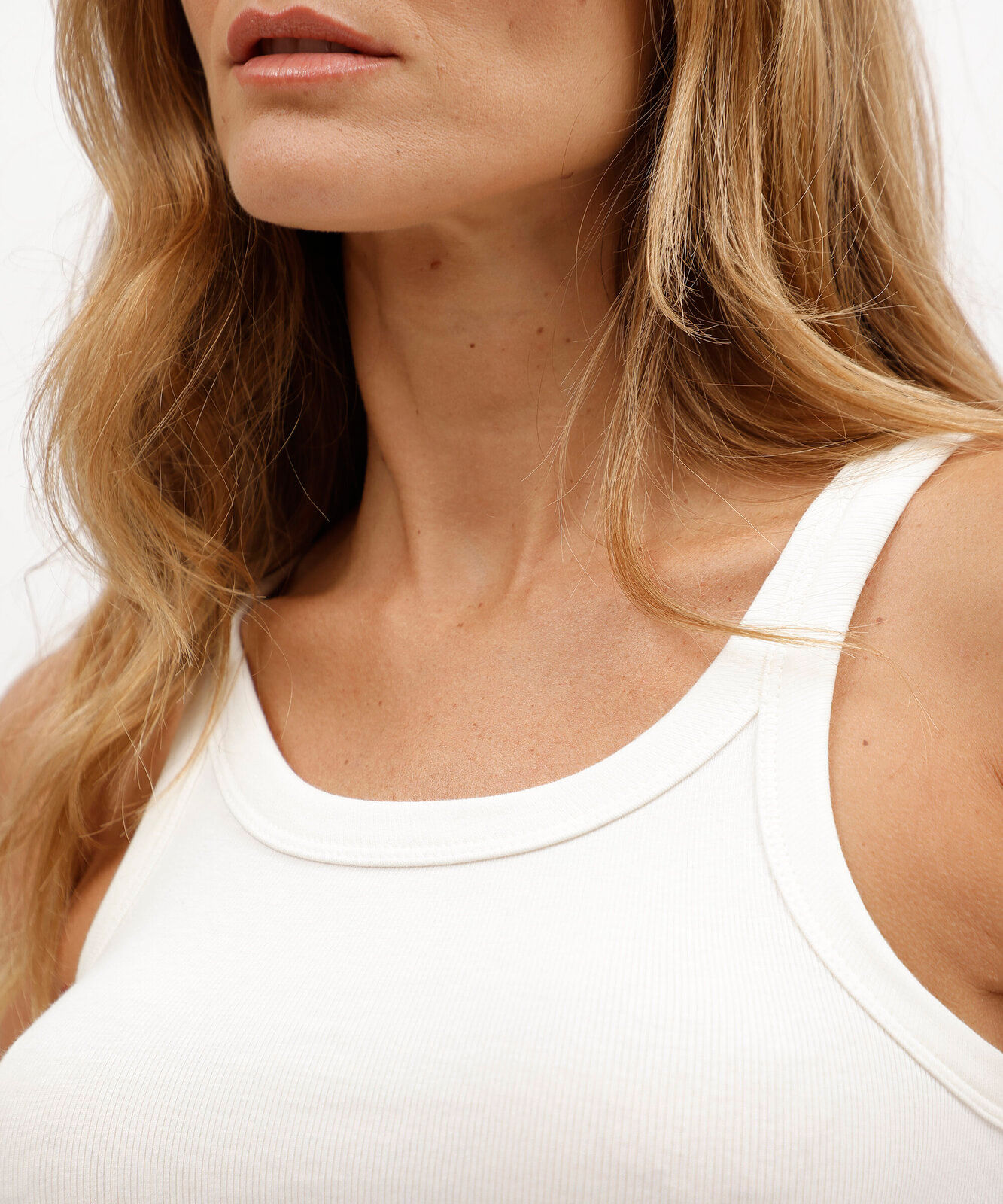 regata feminina de algodão canelada básica off white
