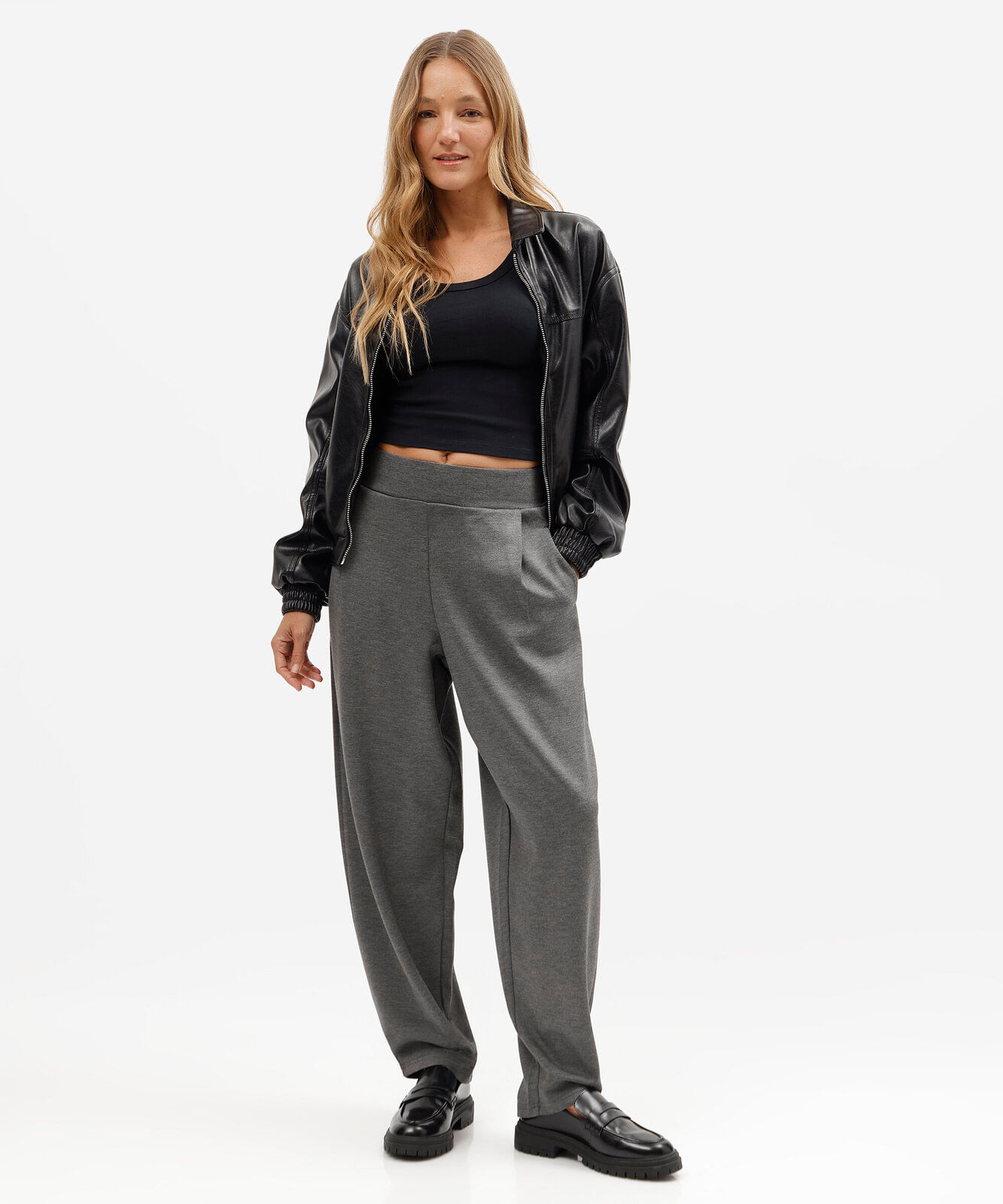 calça balloon feminina com viscose e pregas scuba básica cinza