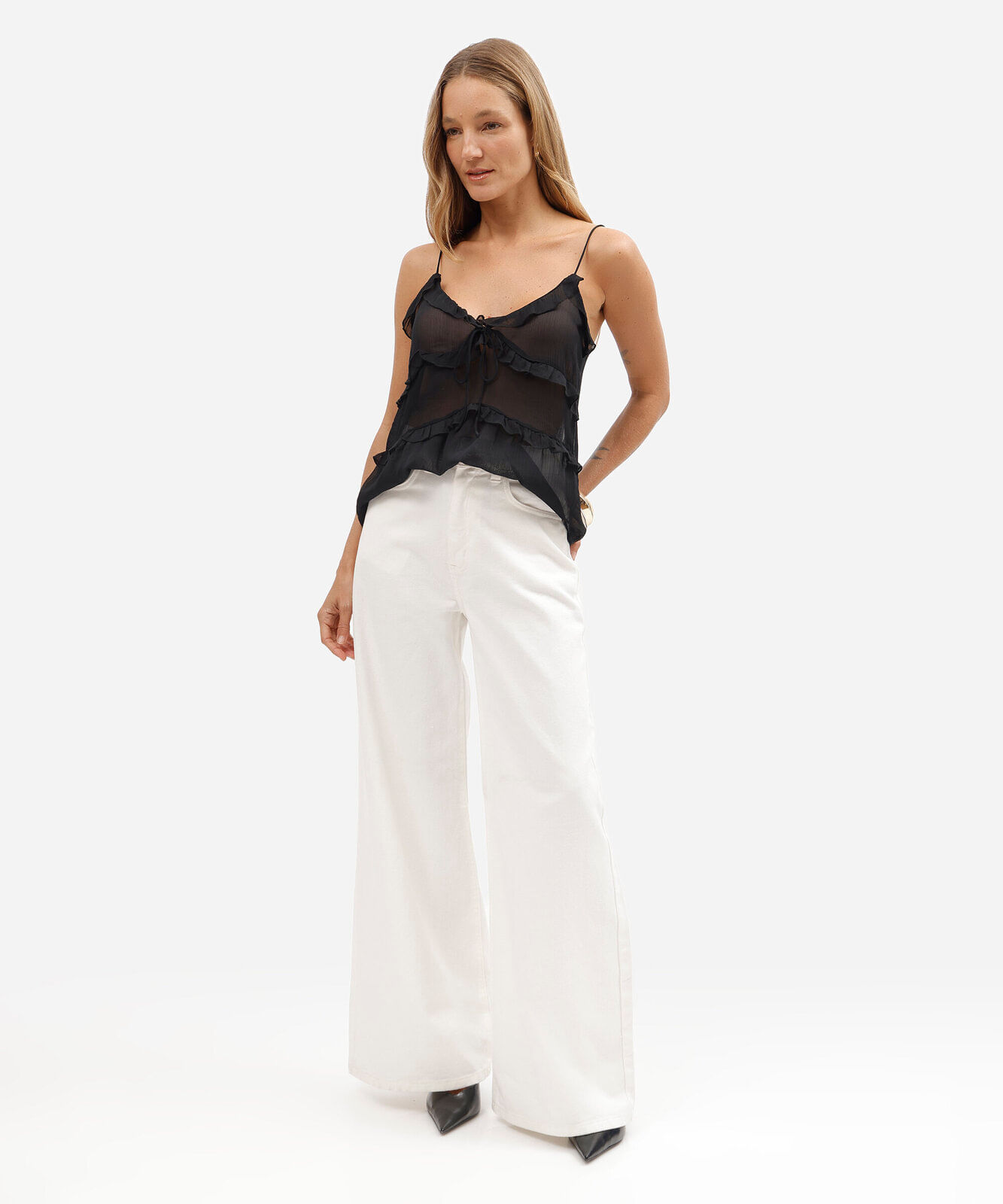 blusa feminina alça fina com babados texturizada preta