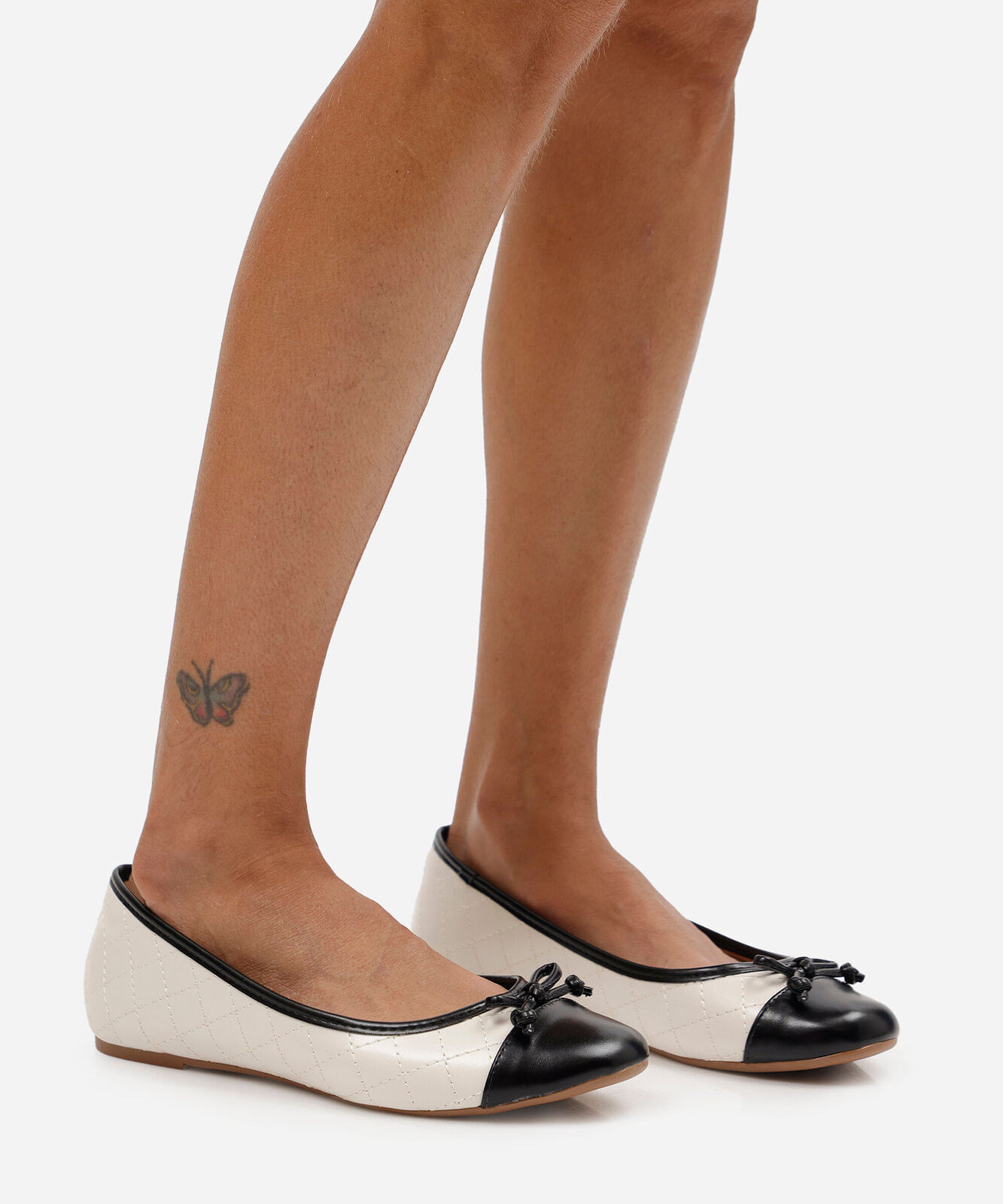 sapatilha feminina bico redondo com laço bicolor off white