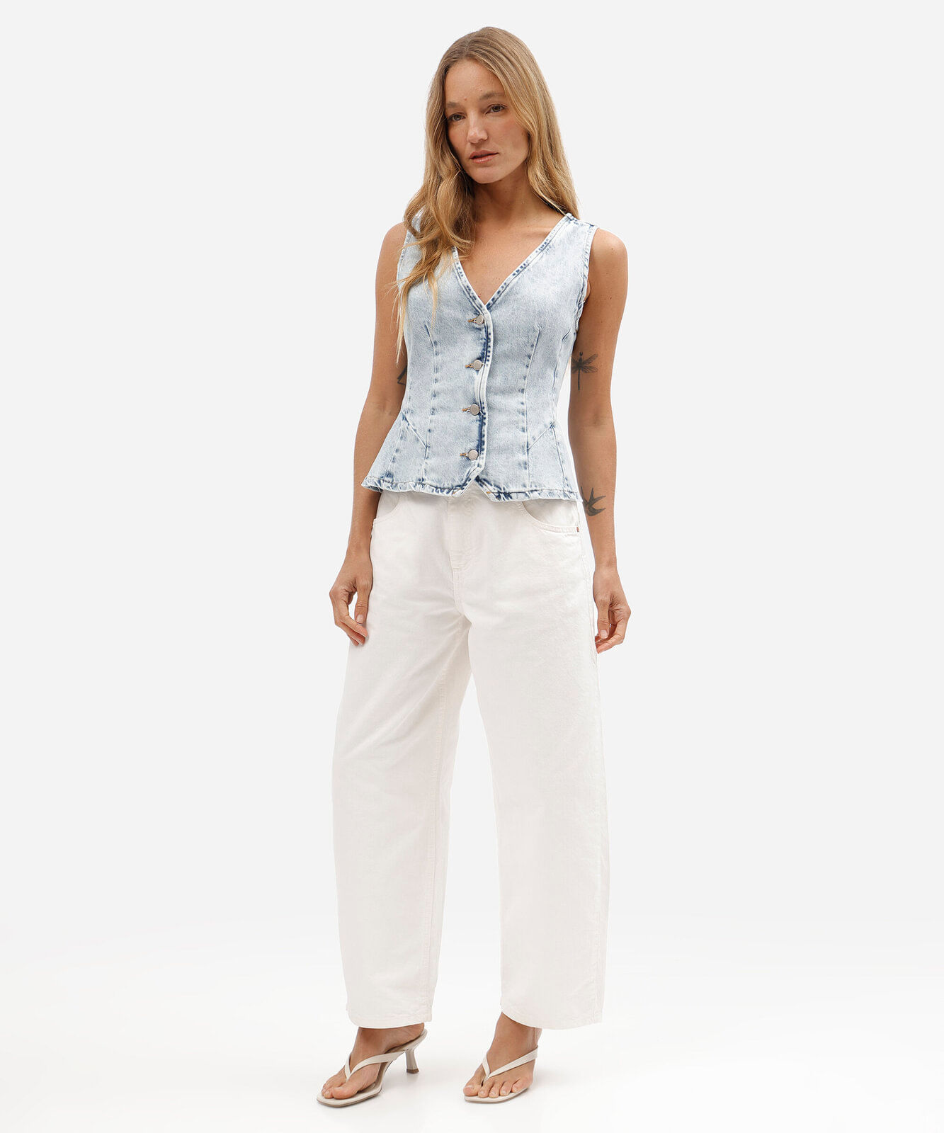 colete feminino jeans decote v com recortes azul