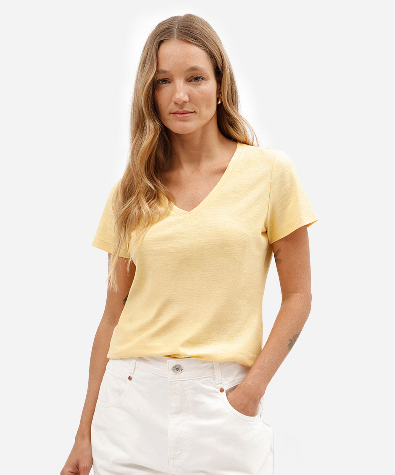 blusa básica feminina de algodão peruano manga curta decote v amarela