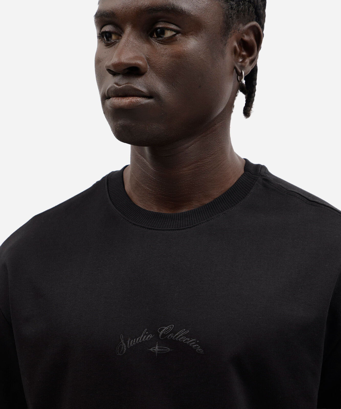 camiseta  masculina com algodão manga curta bordada preta