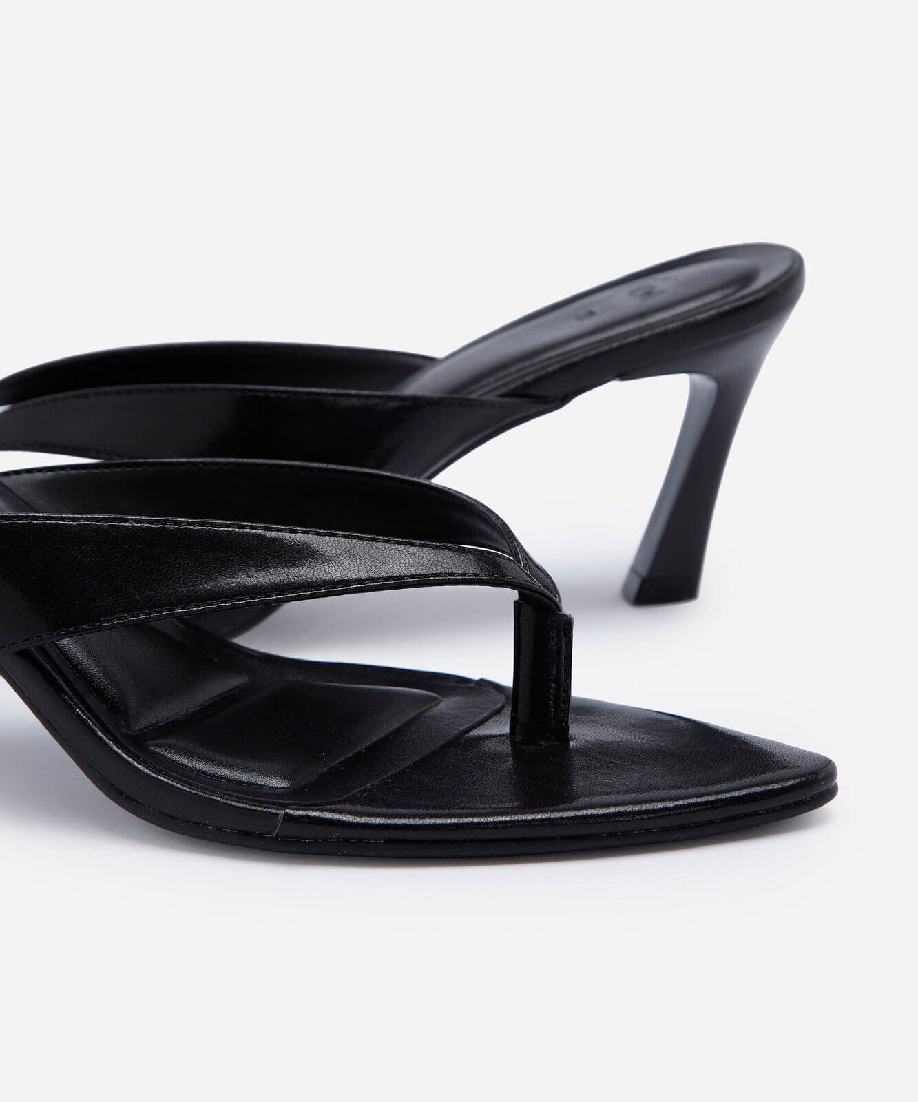 tamanco feminino bico fino salto alto preto