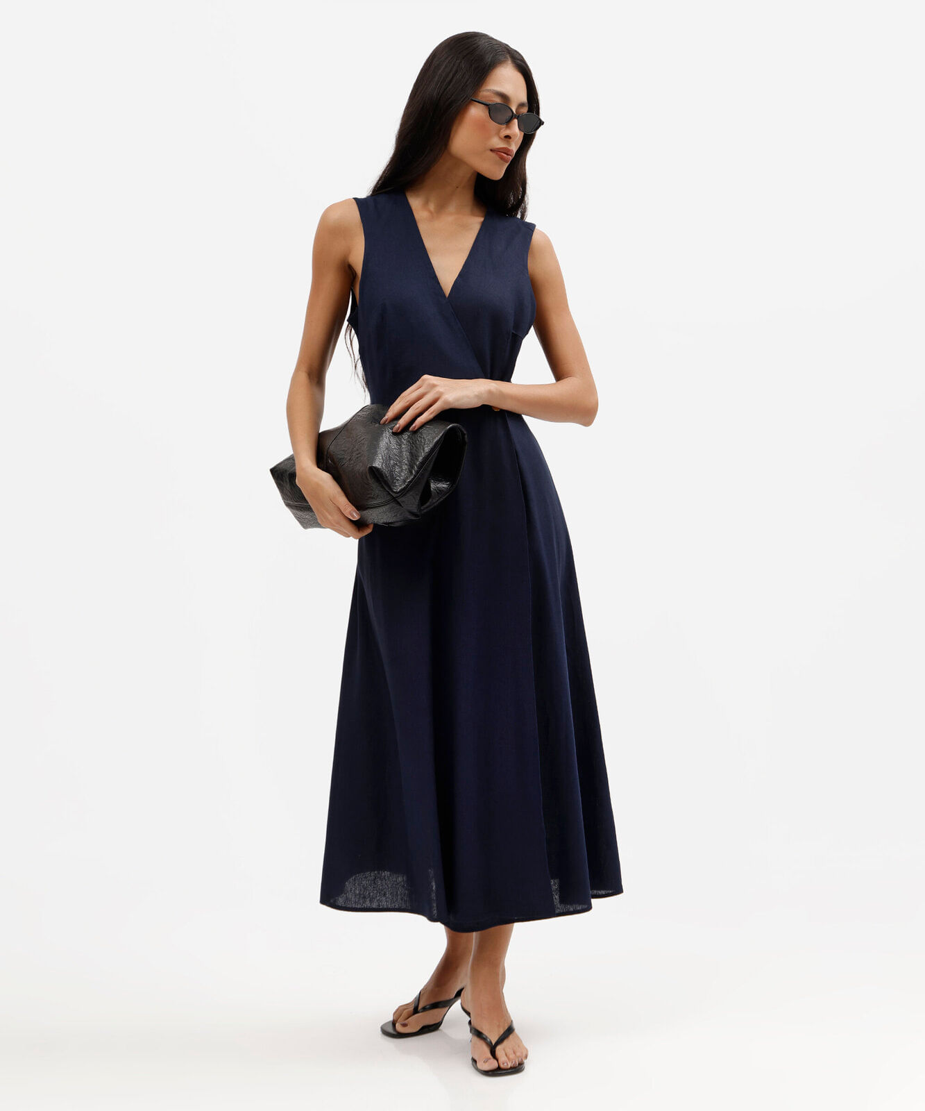 vestido midi feminino com linho e transpasse azul