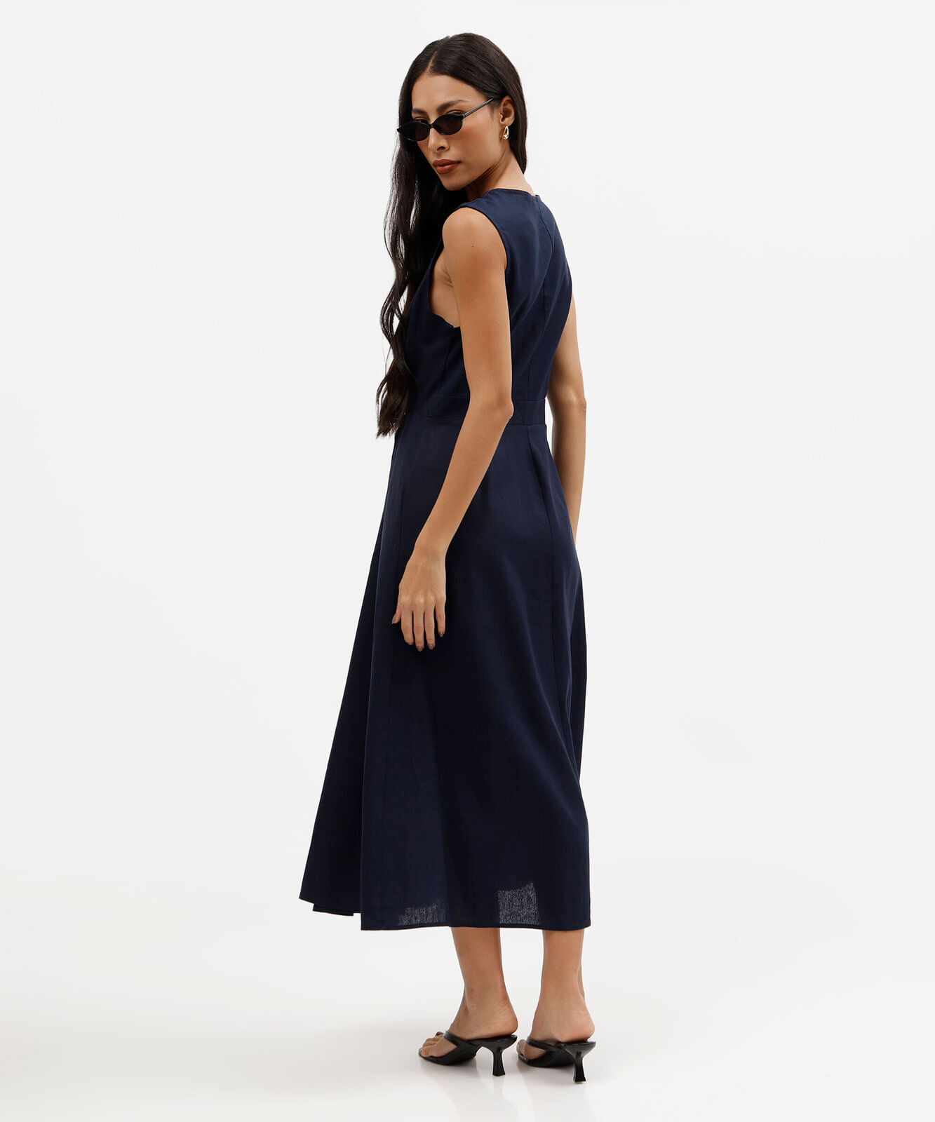 vestido midi feminino com linho e transpasse azul