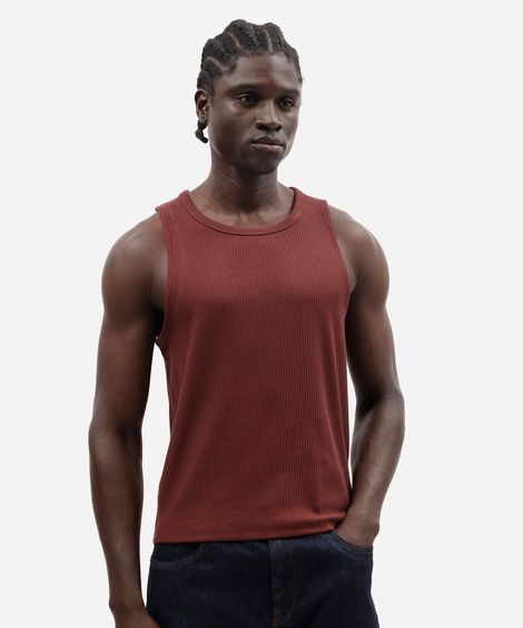 regata slim masculina de algodão canelada vinho