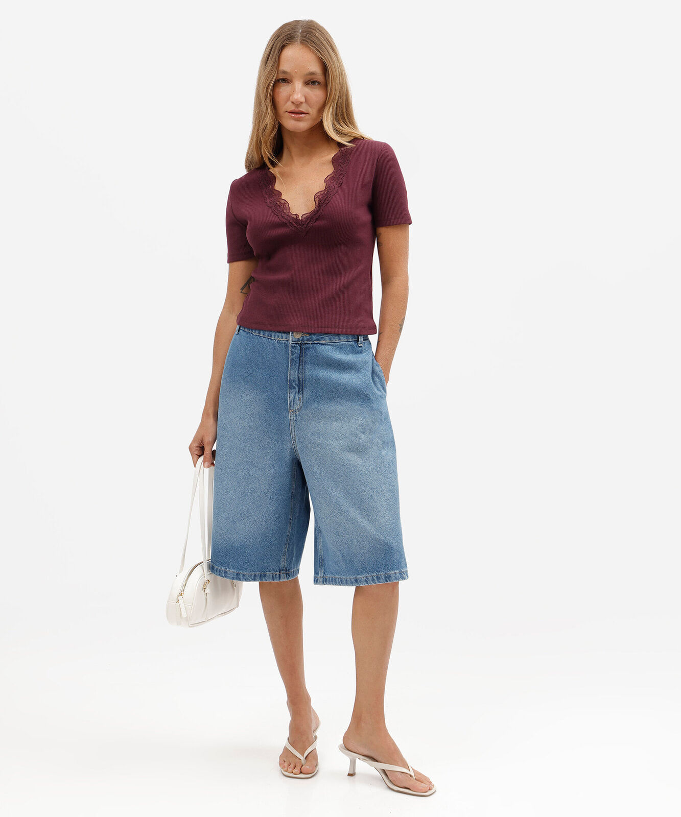 blusa feminina de algodão manga curta decote v com renda vinho