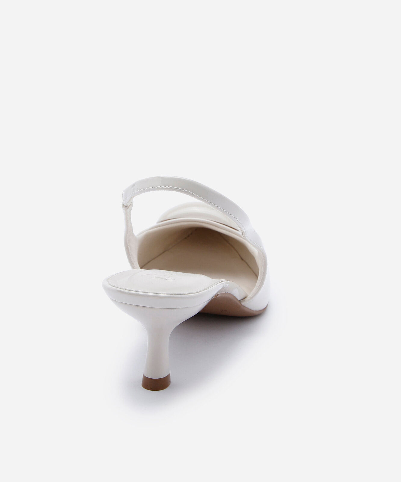 scarpin bico fino feminino salto fino off white