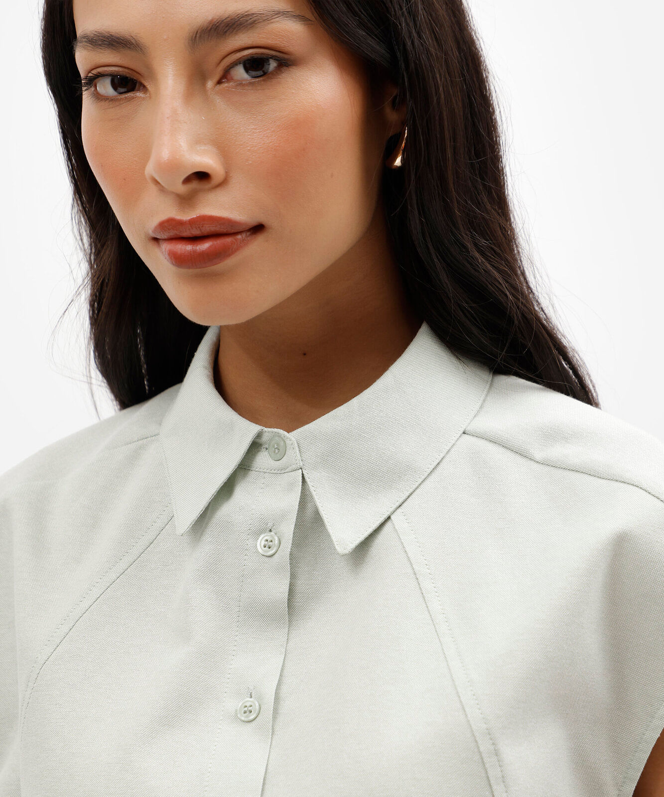 camisa feminina com algodão e recortes verde